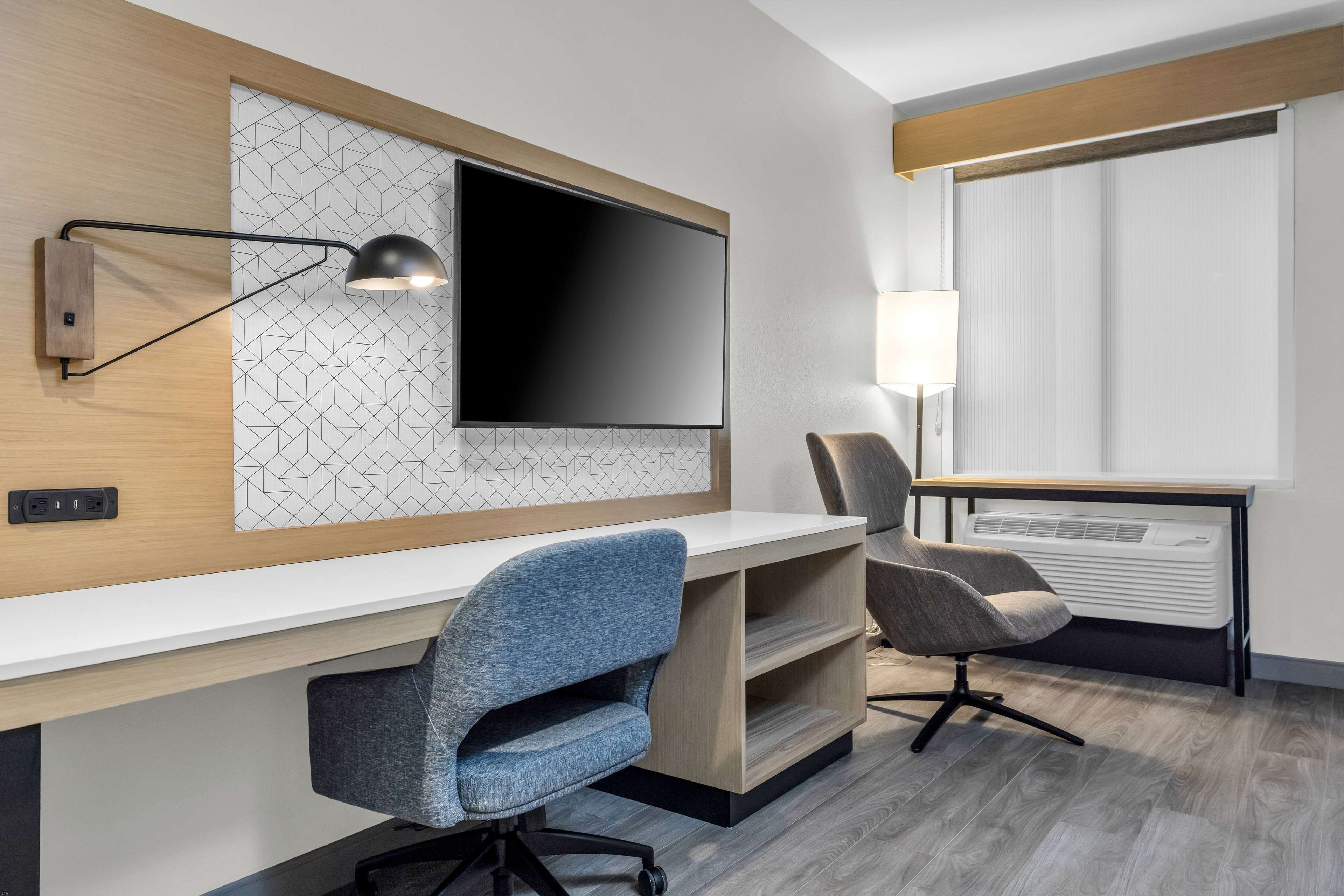 La Quinta Inn & Suites by Wyndham San Jose Airport-Downtown La Quinta Inn & Suites by Wyndham San Jose Airport-Downtown