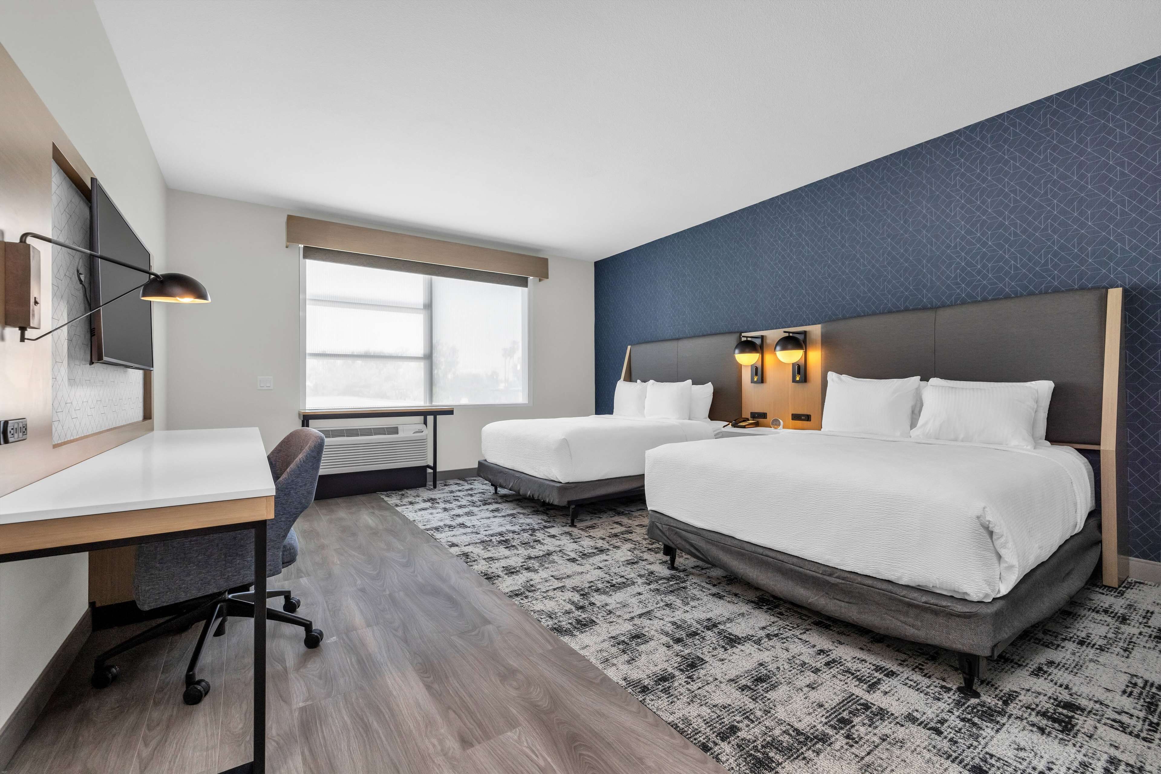 La Quinta Inn & Suites by Wyndham San Jose Airport-Downtown La Quinta Inn & Suites by Wyndham San Jose Airport-Downtown