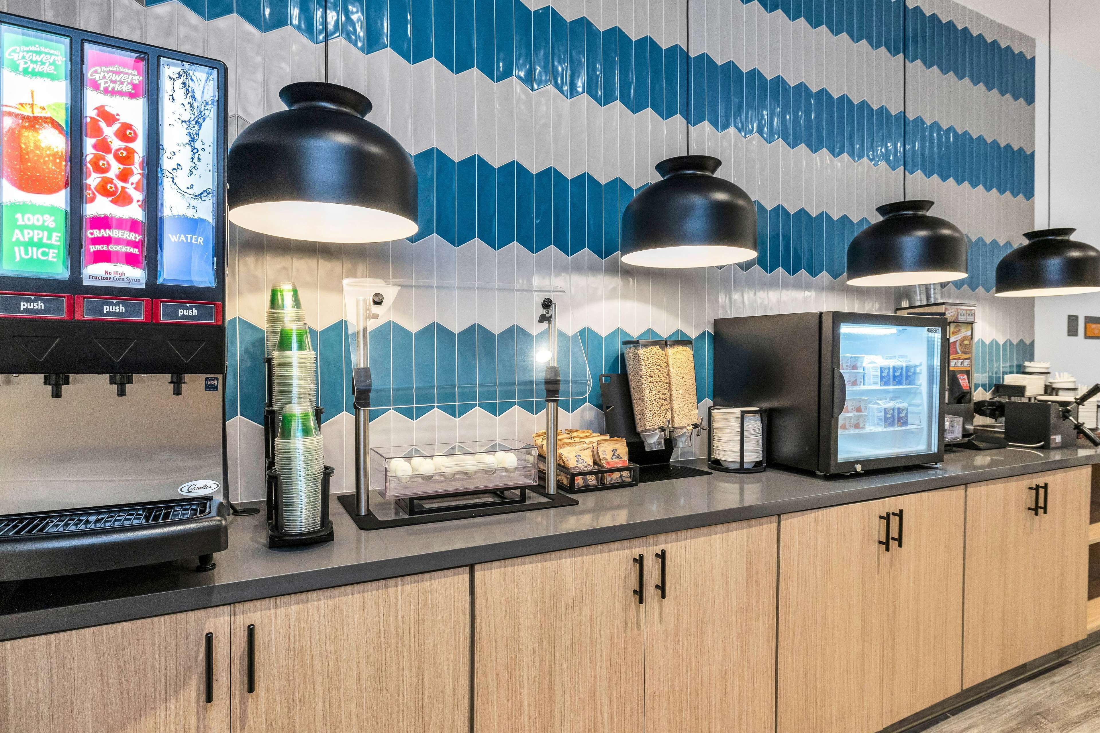 La Quinta Inn & Suites by Wyndham San Jose Airport-Downtown La Quinta Inn & Suites by Wyndham San Jose Airport-Downtown