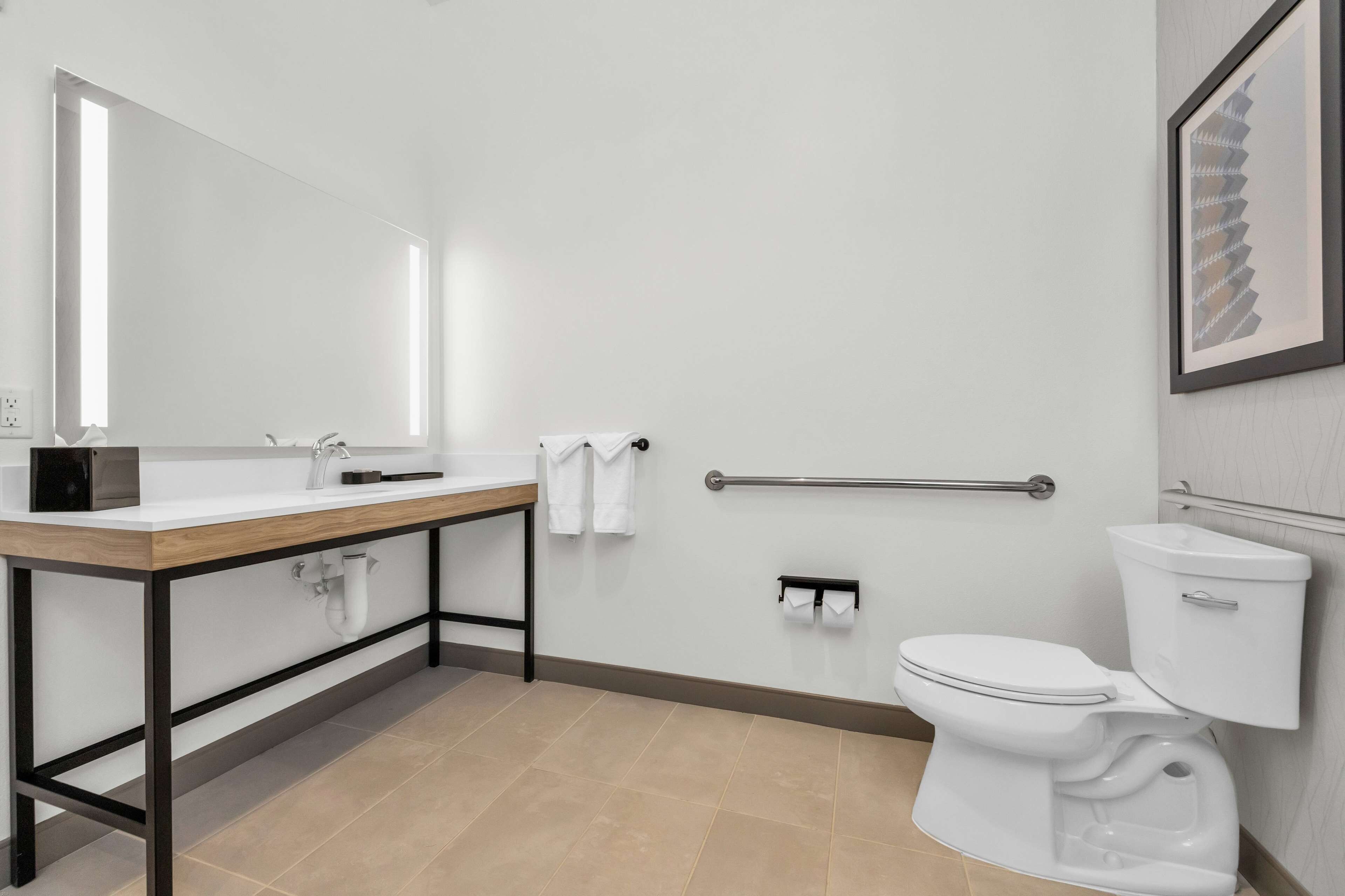 La Quinta Inn & Suites by Wyndham San Jose Airport-Downtown La Quinta Inn & Suites by Wyndham San Jose Airport-Downtown