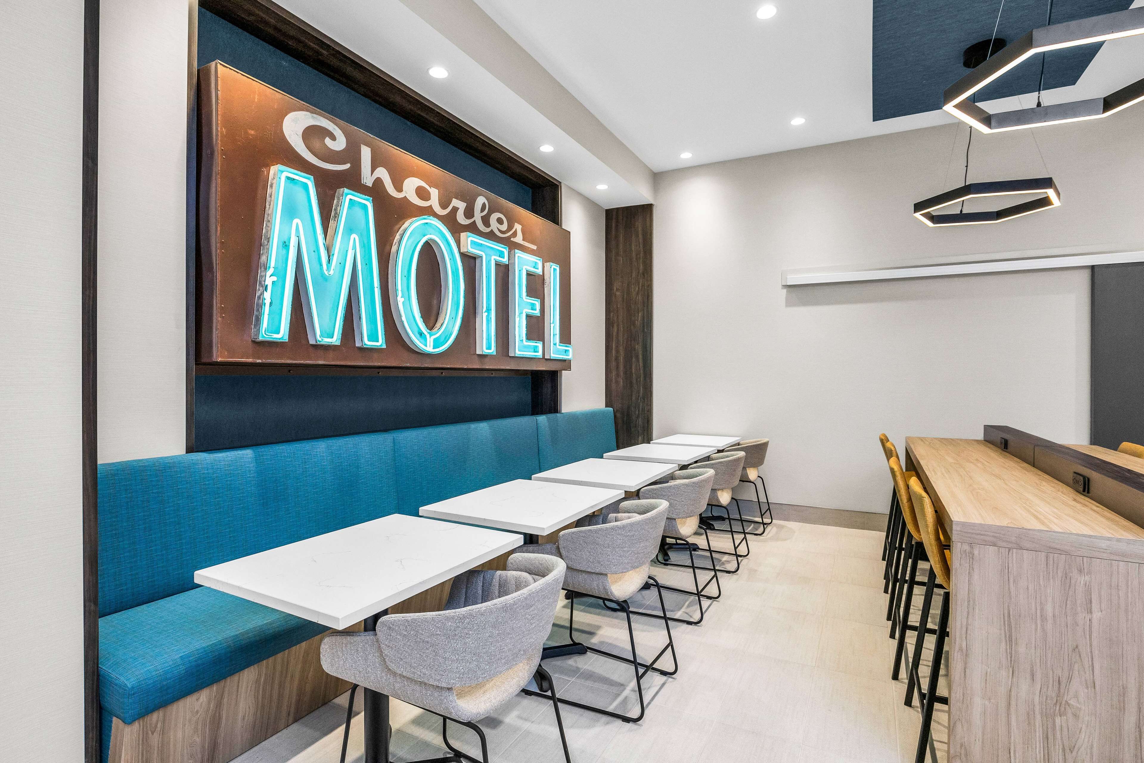 La Quinta Inn & Suites by Wyndham San Jose Airport-Downtown La Quinta Inn & Suites by Wyndham San Jose Airport-Downtown