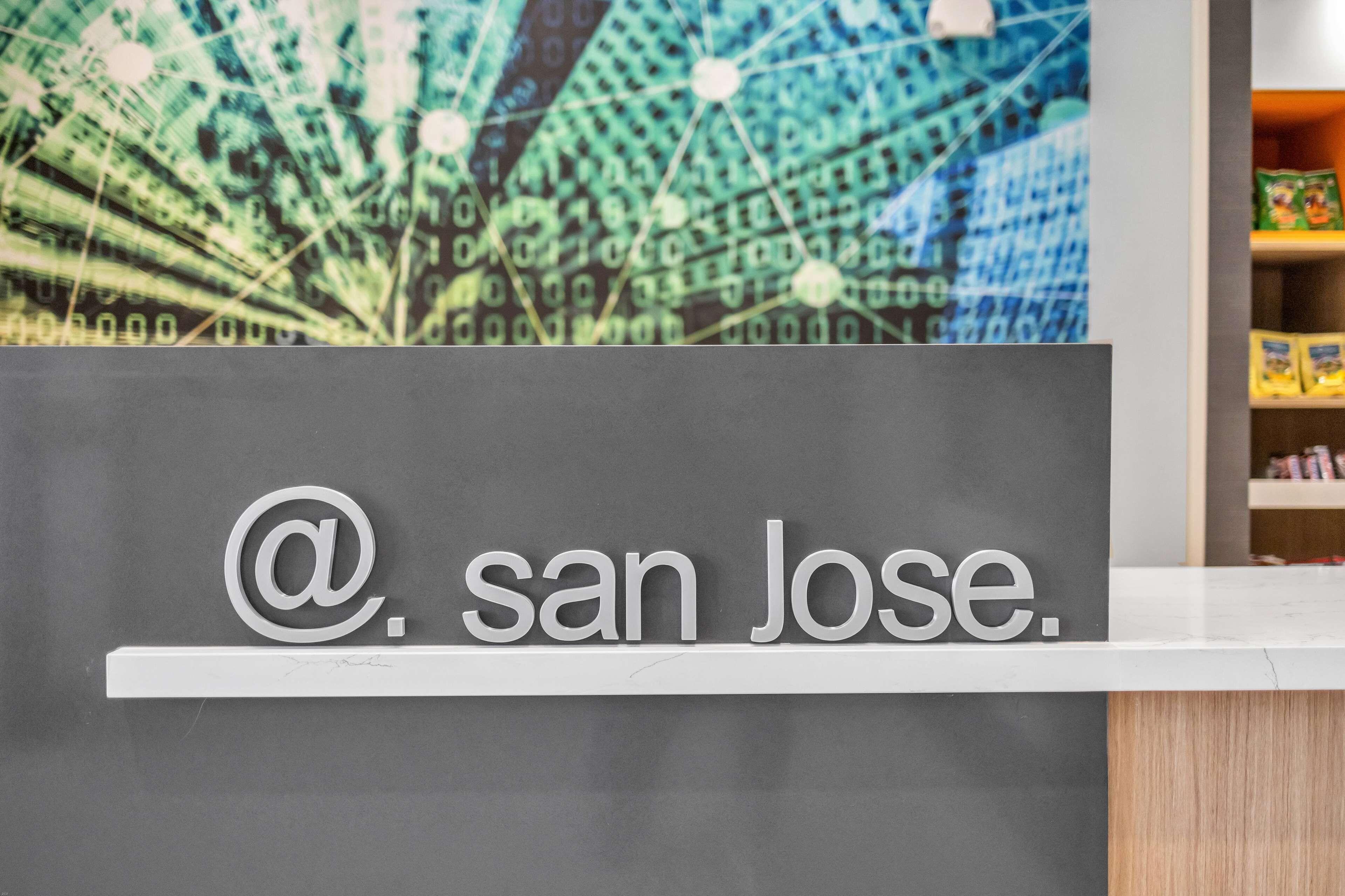 La Quinta Inn & Suites by Wyndham San Jose Airport-Downtown La Quinta Inn & Suites by Wyndham San Jose Airport-Downtown