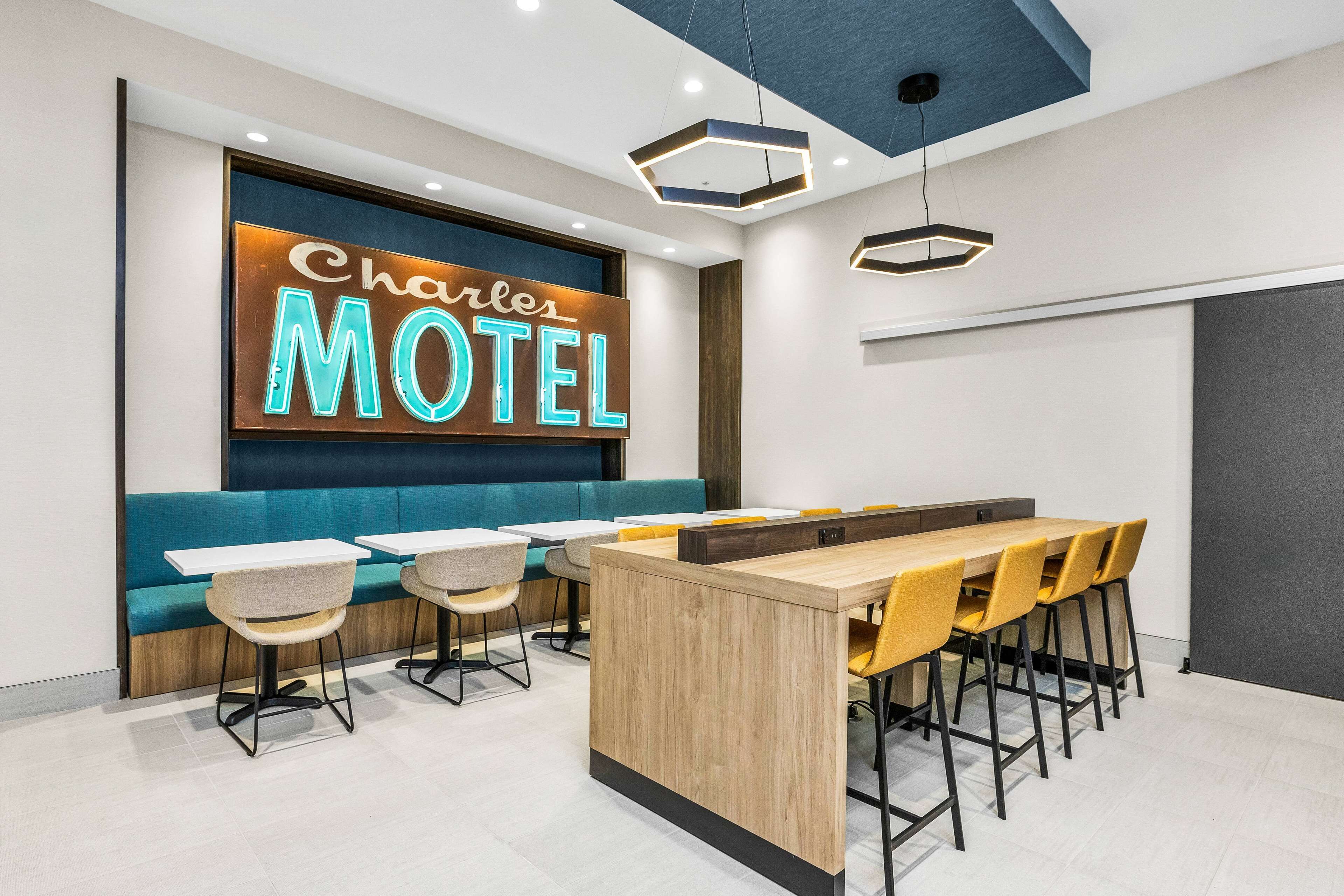 La Quinta Inn & Suites by Wyndham San Jose Airport-Downtown La Quinta Inn & Suites by Wyndham San Jose Airport-Downtown