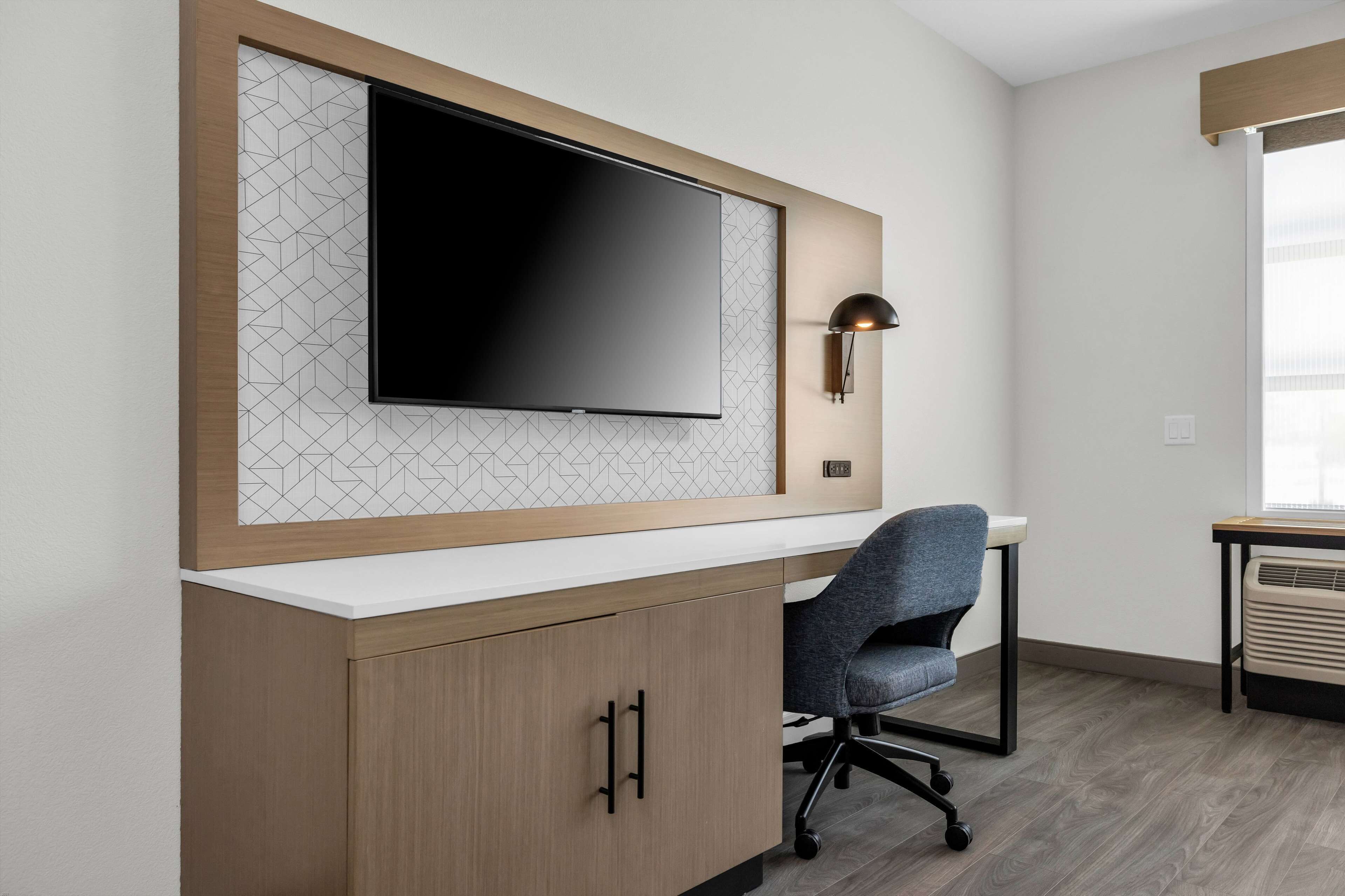 La Quinta Inn & Suites by Wyndham San Jose Airport-Downtown La Quinta Inn & Suites by Wyndham San Jose Airport-Downtown