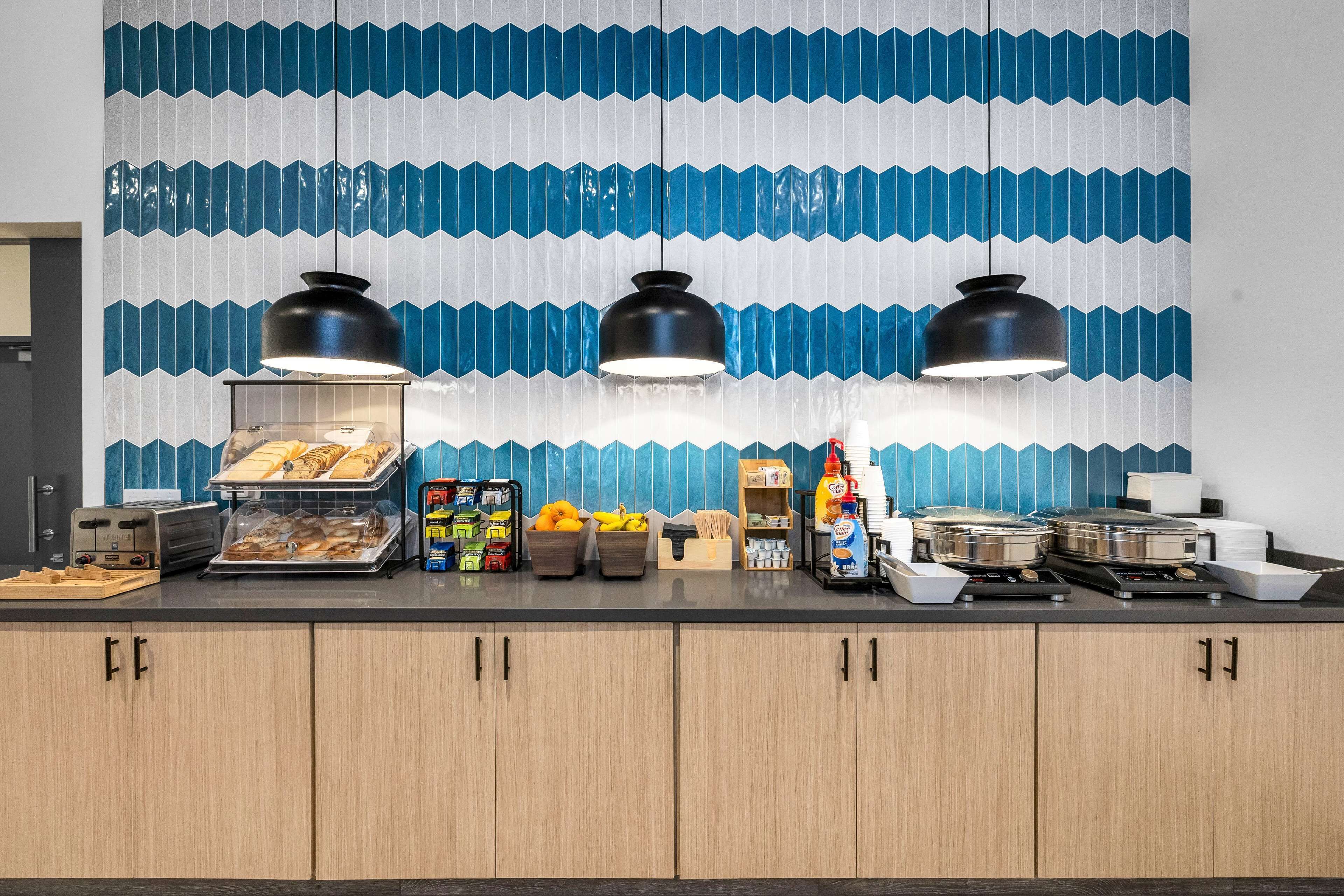 La Quinta Inn & Suites by Wyndham San Jose Airport-Downtown La Quinta Inn & Suites by Wyndham San Jose Airport-Downtown