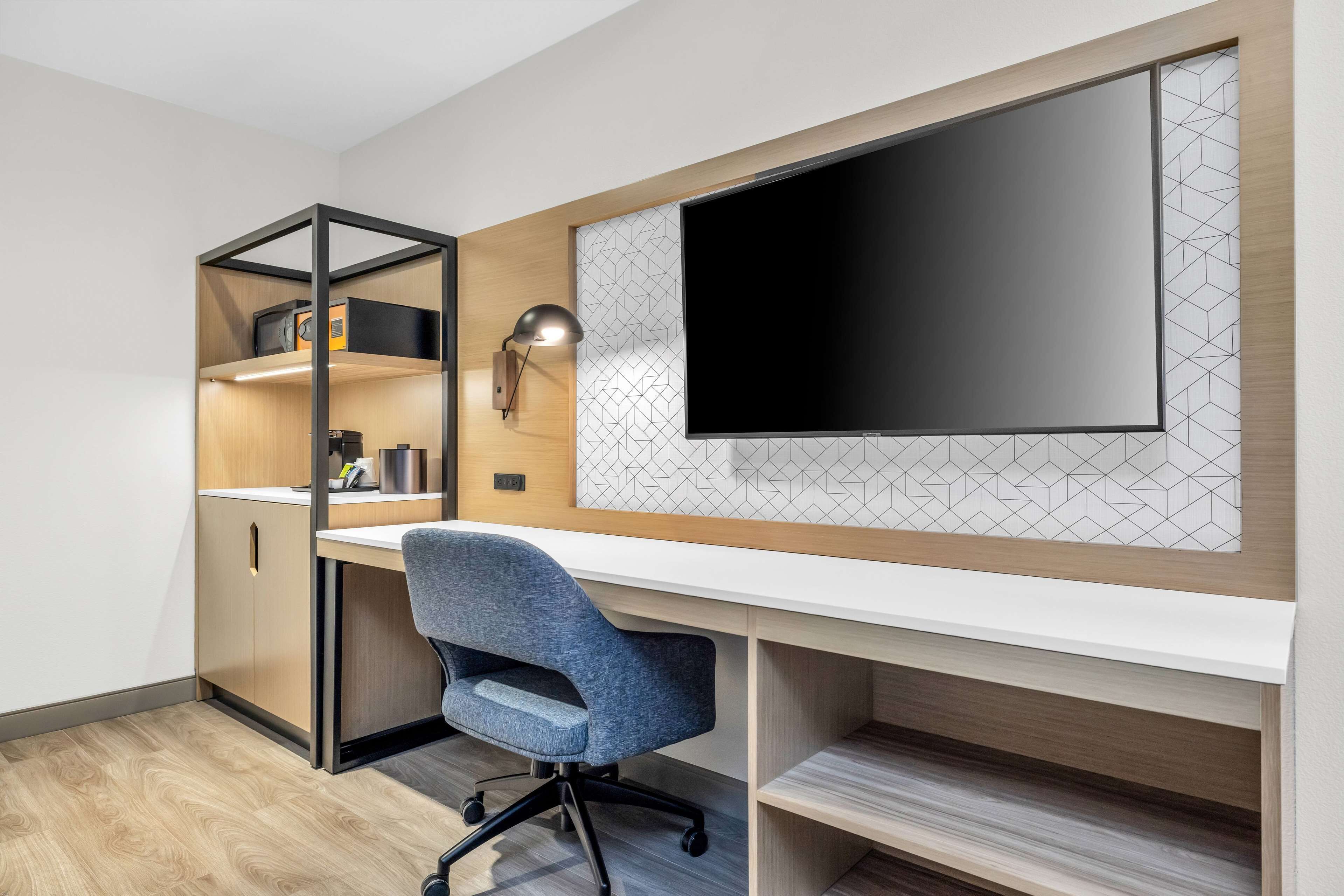 La Quinta Inn & Suites by Wyndham San Jose Airport-Downtown La Quinta Inn & Suites by Wyndham San Jose Airport-Downtown