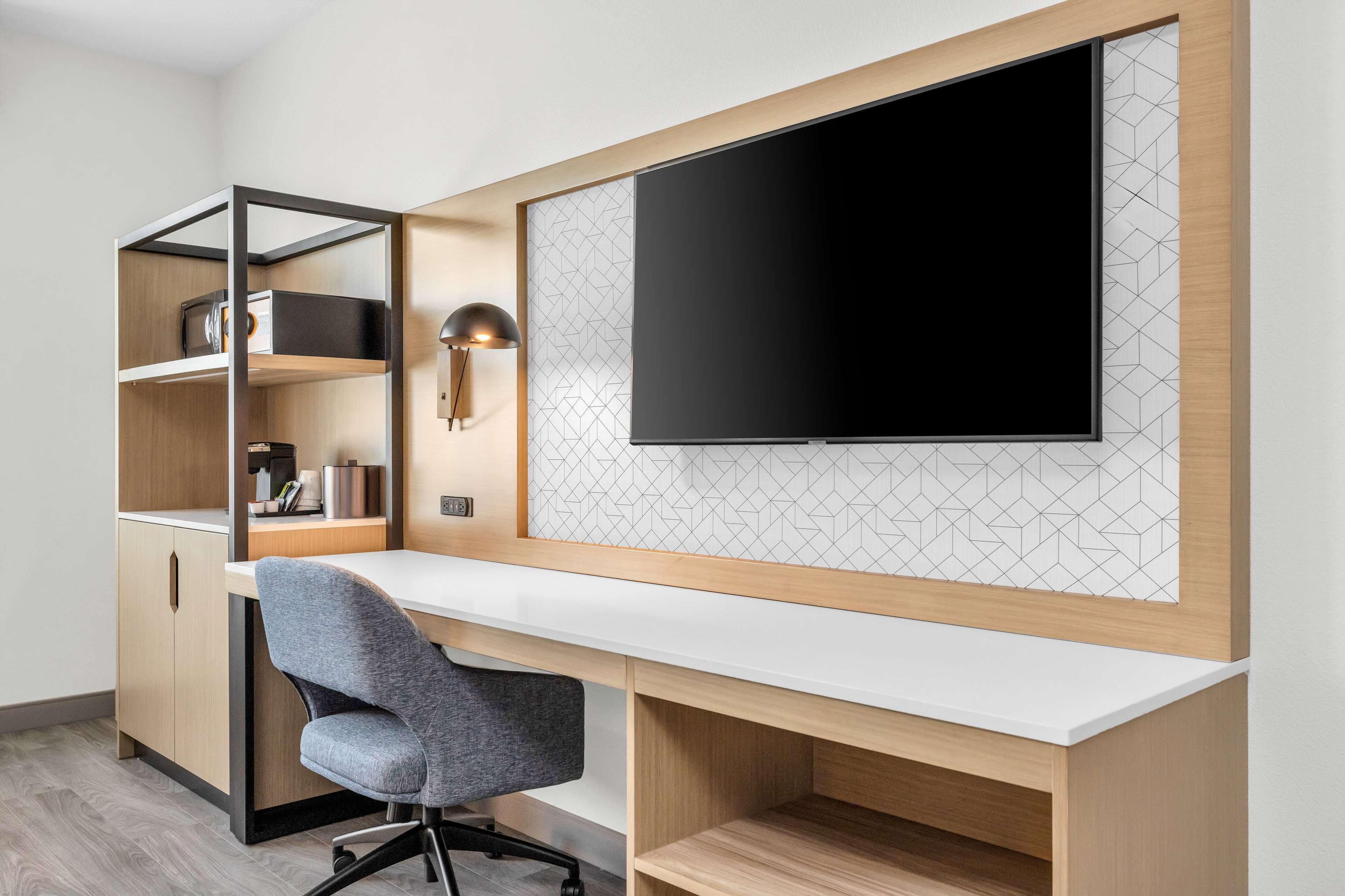 La Quinta Inn & Suites by Wyndham San Jose Airport-Downtown La Quinta Inn & Suites by Wyndham San Jose Airport-Downtown