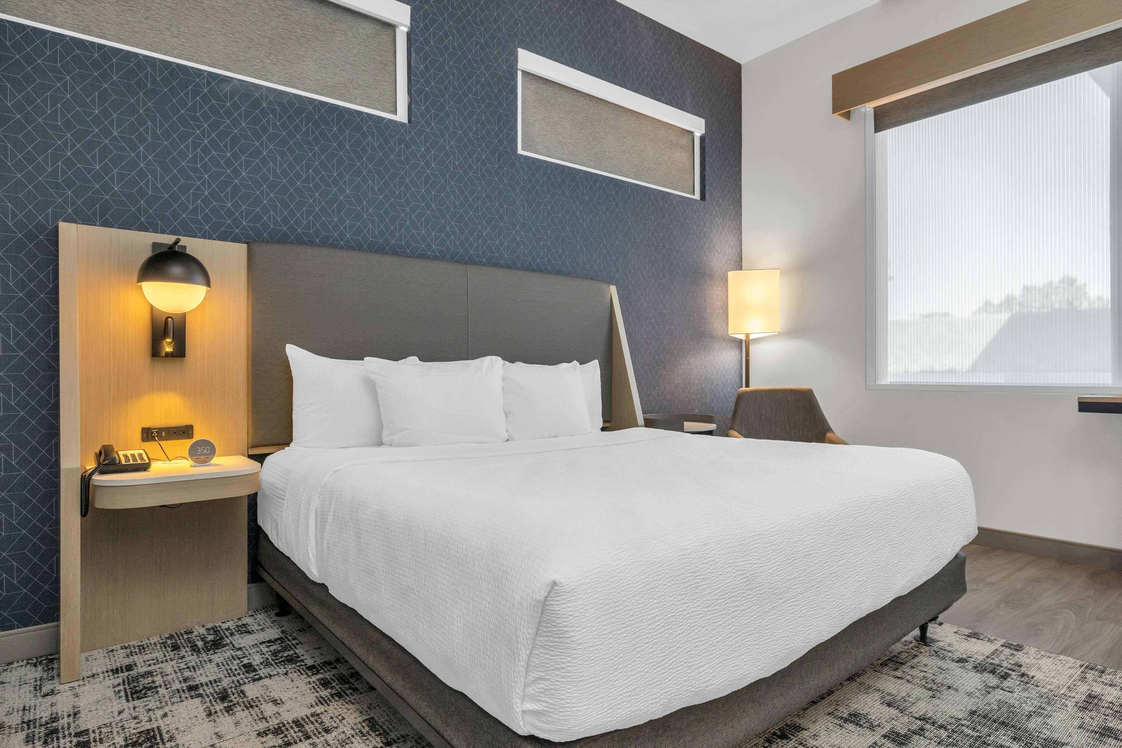 La Quinta Inn & Suites by Wyndham San Jose Airport-Downtown La Quinta Inn & Suites by Wyndham San Jose Airport-Downtown