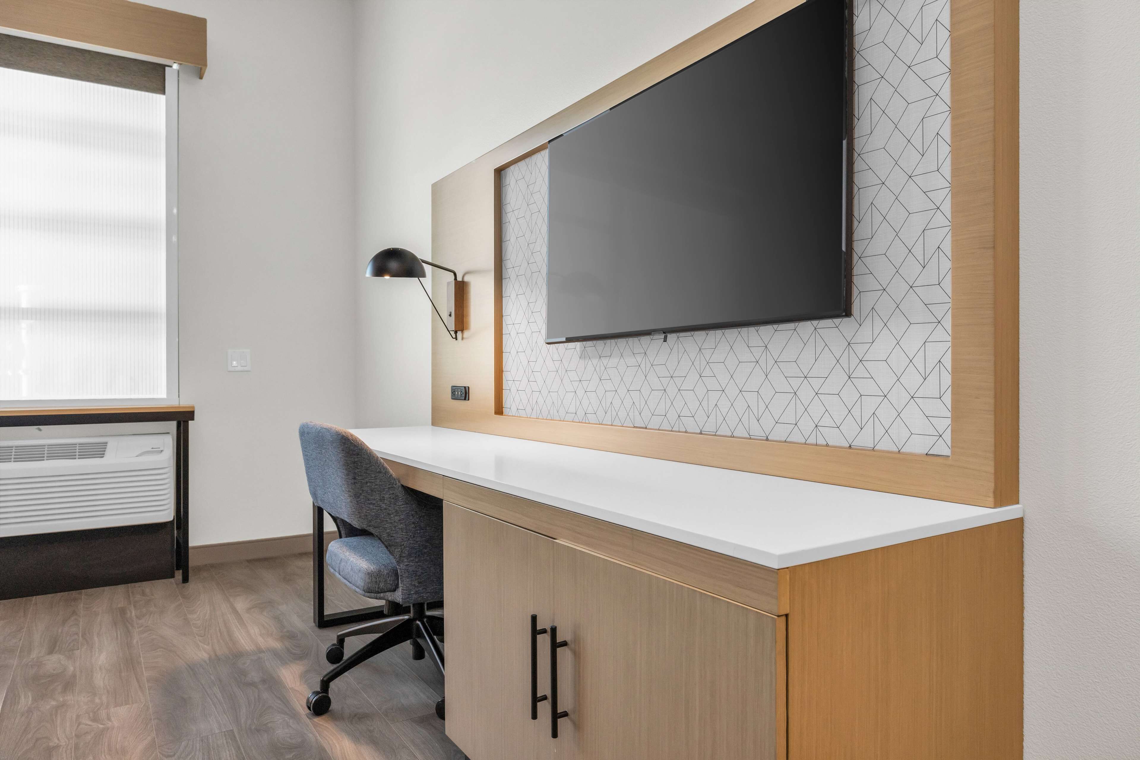 La Quinta Inn & Suites by Wyndham San Jose Airport-Downtown La Quinta Inn & Suites by Wyndham San Jose Airport-Downtown