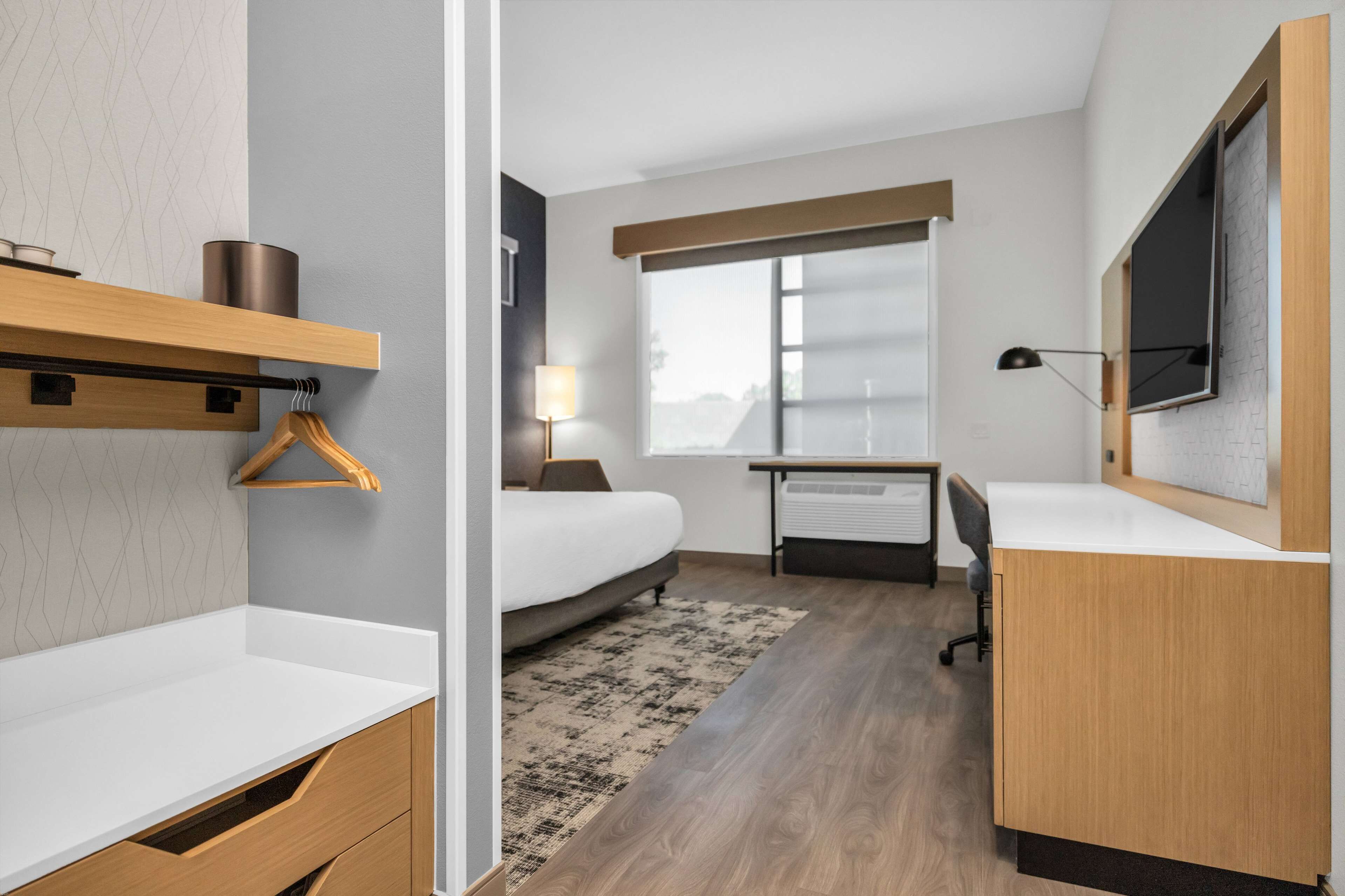 La Quinta Inn & Suites by Wyndham San Jose Airport-Downtown La Quinta Inn & Suites by Wyndham San Jose Airport-Downtown