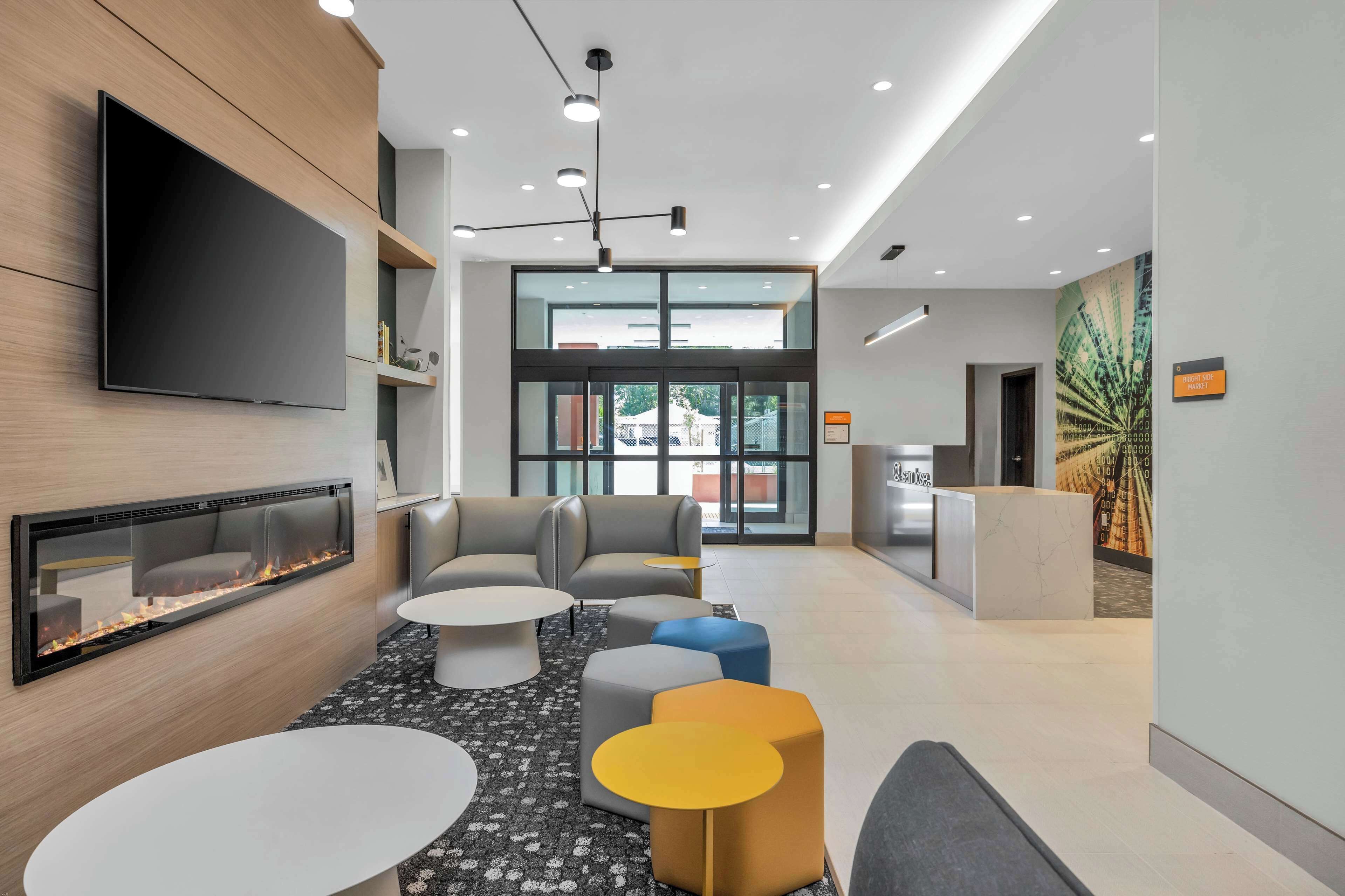 La Quinta Inn & Suites by Wyndham San Jose Airport-Downtown La Quinta Inn & Suites by Wyndham San Jose Airport-Downtown