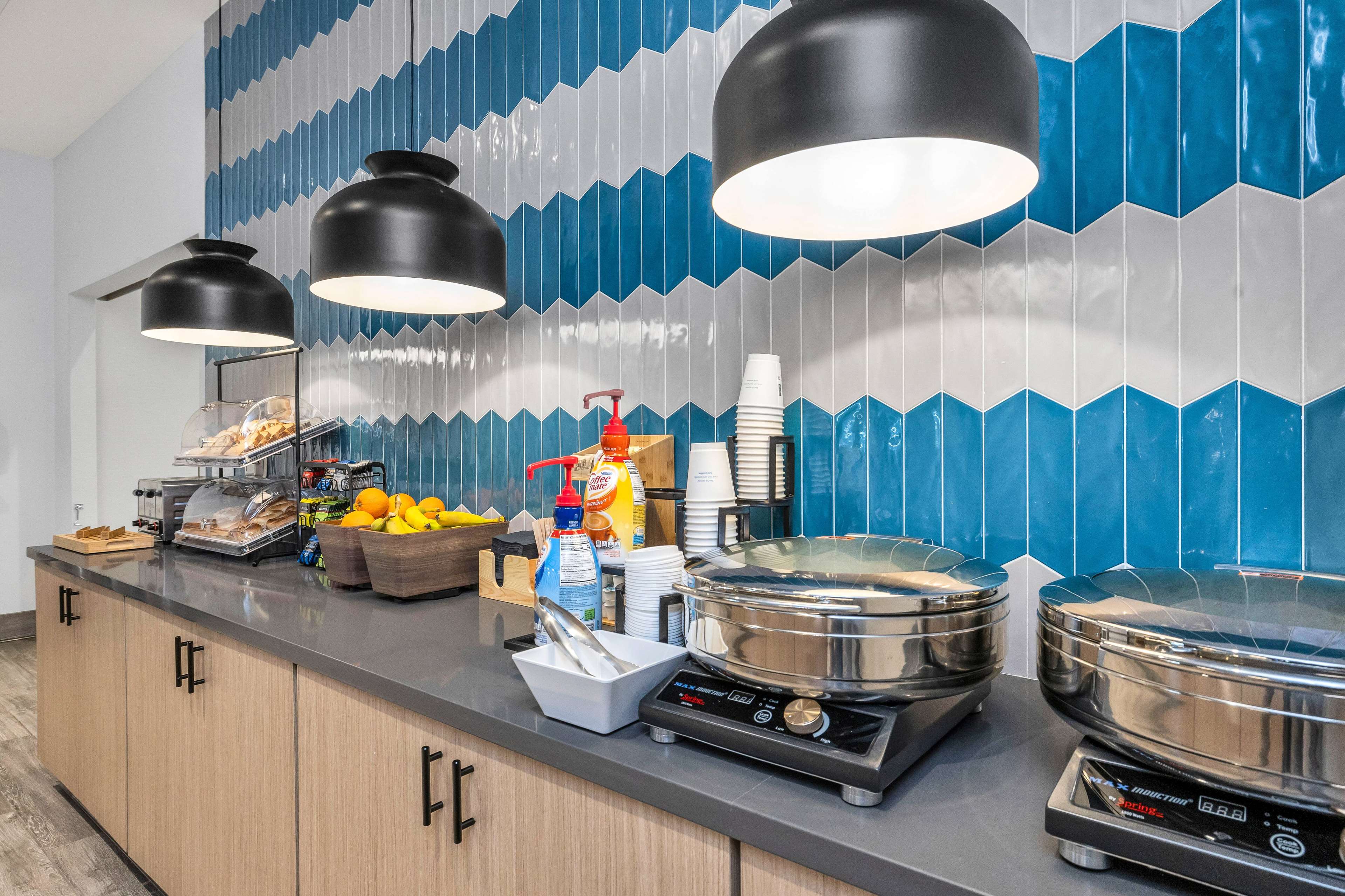 La Quinta Inn & Suites by Wyndham San Jose Airport-Downtown La Quinta Inn & Suites by Wyndham San Jose Airport-Downtown