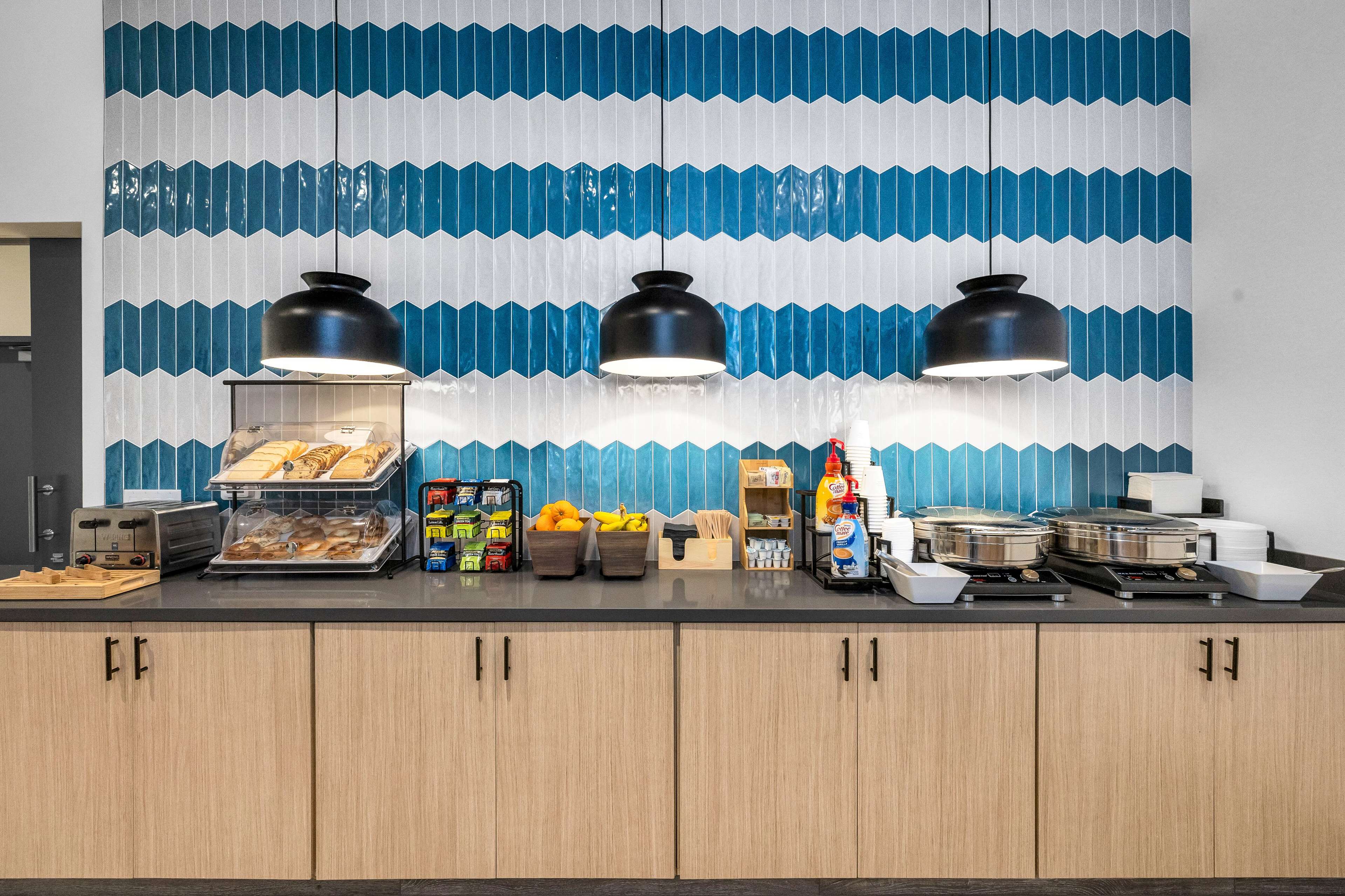 La Quinta Inn & Suites by Wyndham San Jose Airport-Downtown La Quinta Inn & Suites by Wyndham San Jose Airport-Downtown