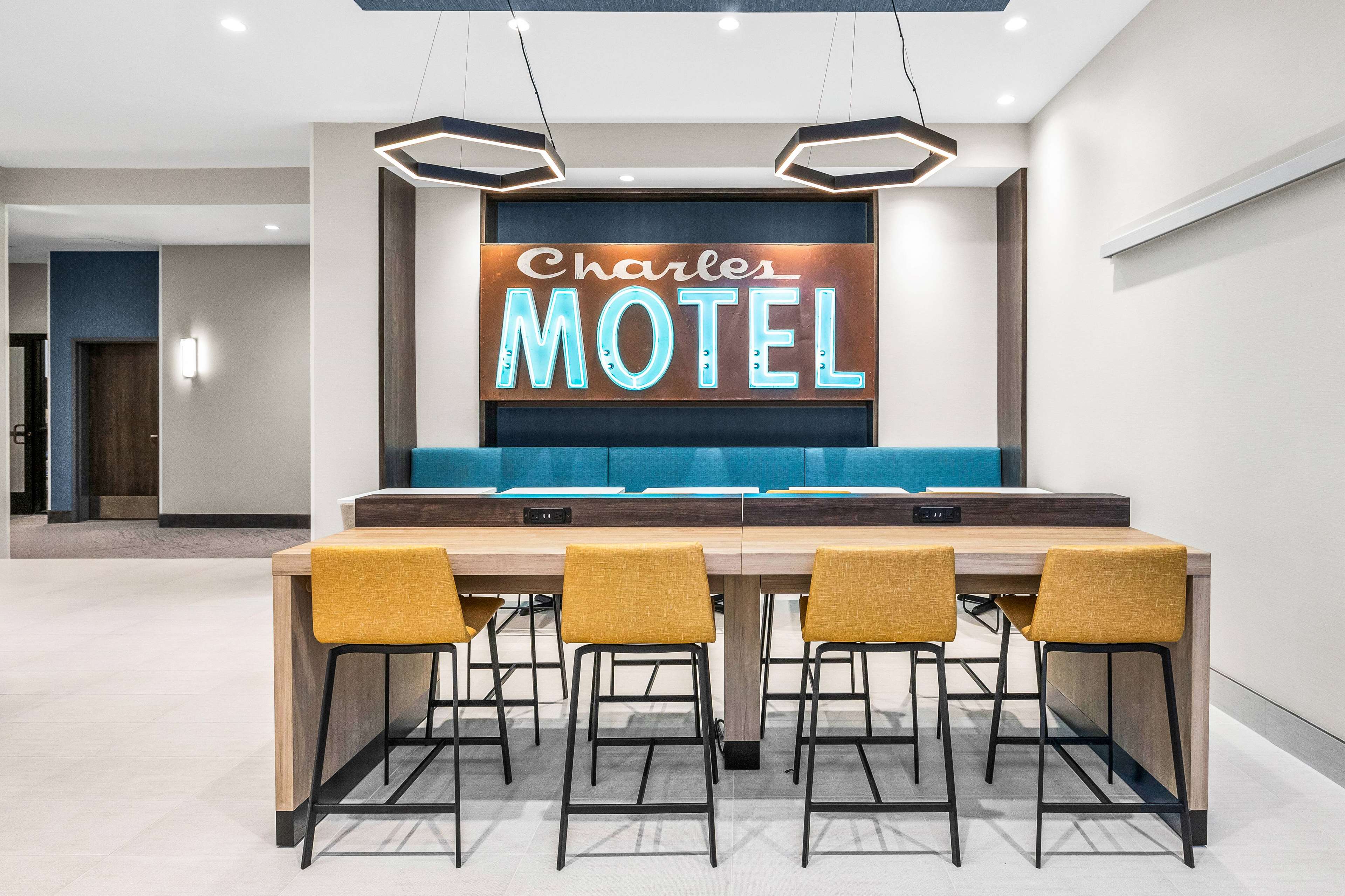 La Quinta Inn & Suites by Wyndham San Jose Airport-Downtown La Quinta Inn & Suites by Wyndham San Jose Airport-Downtown