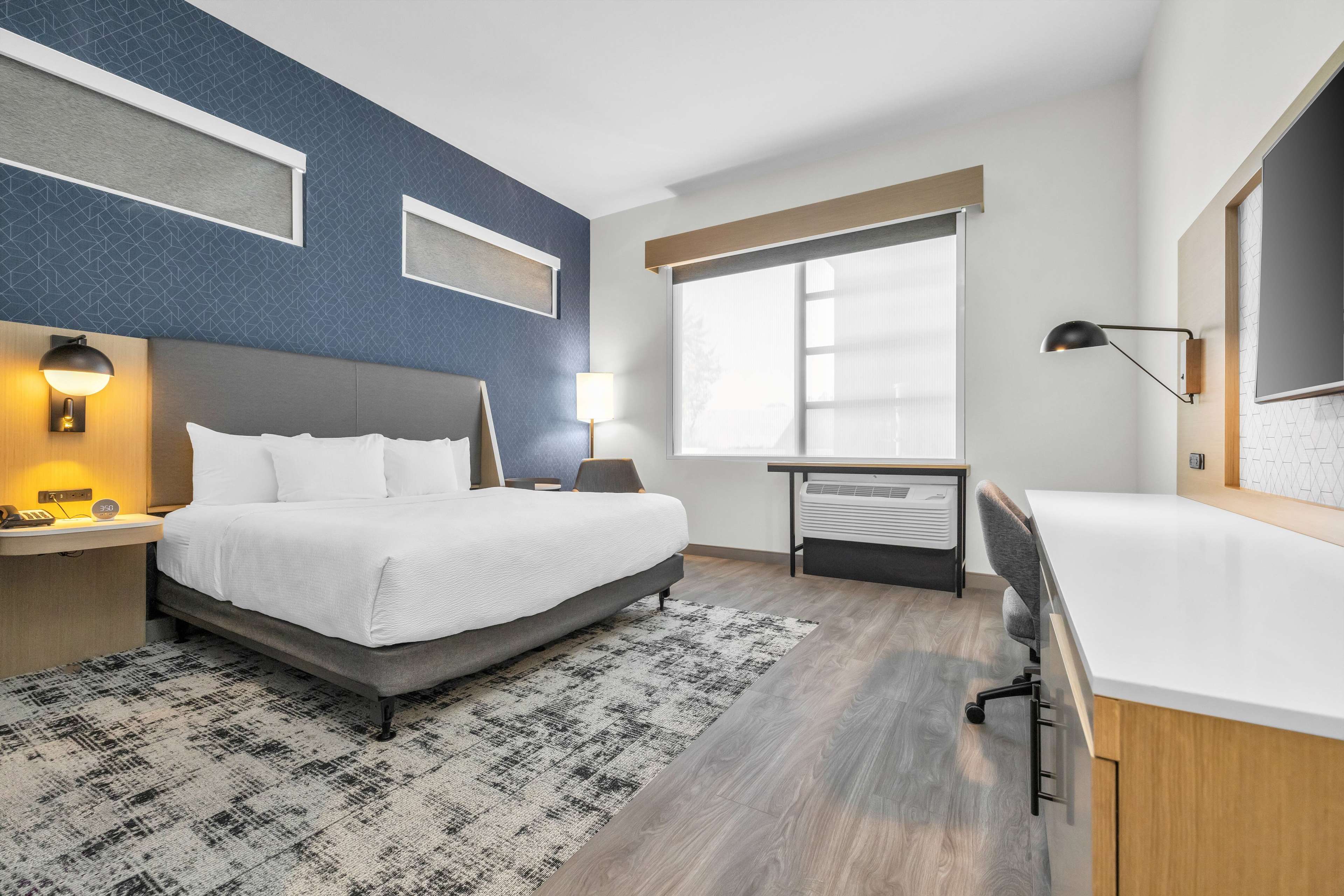 La Quinta Inn & Suites by Wyndham San Jose Airport-Downtown La Quinta Inn & Suites by Wyndham San Jose Airport-Downtown