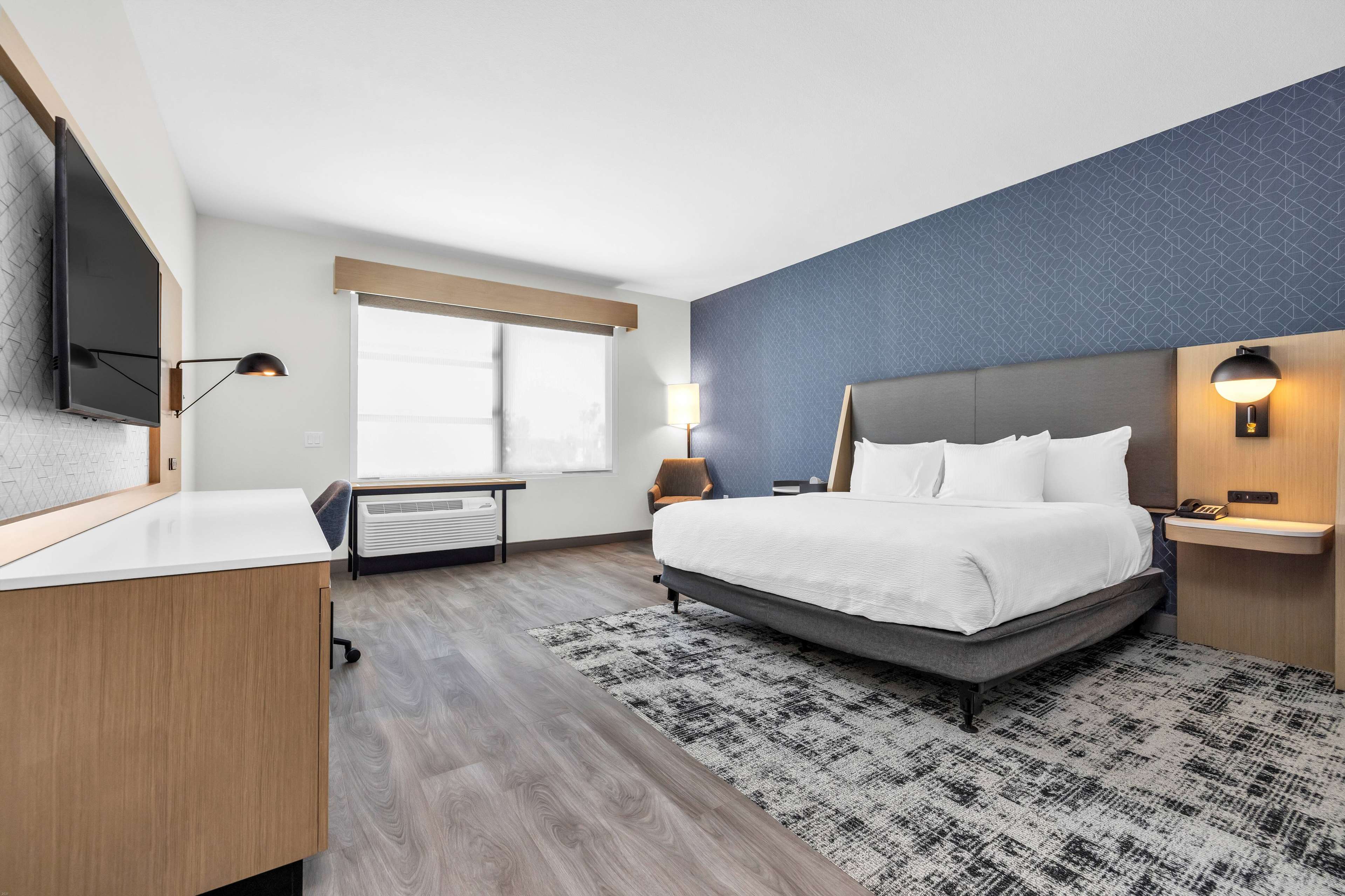 La Quinta Inn & Suites by Wyndham San Jose Airport-Downtown La Quinta Inn & Suites by Wyndham San Jose Airport-Downtown