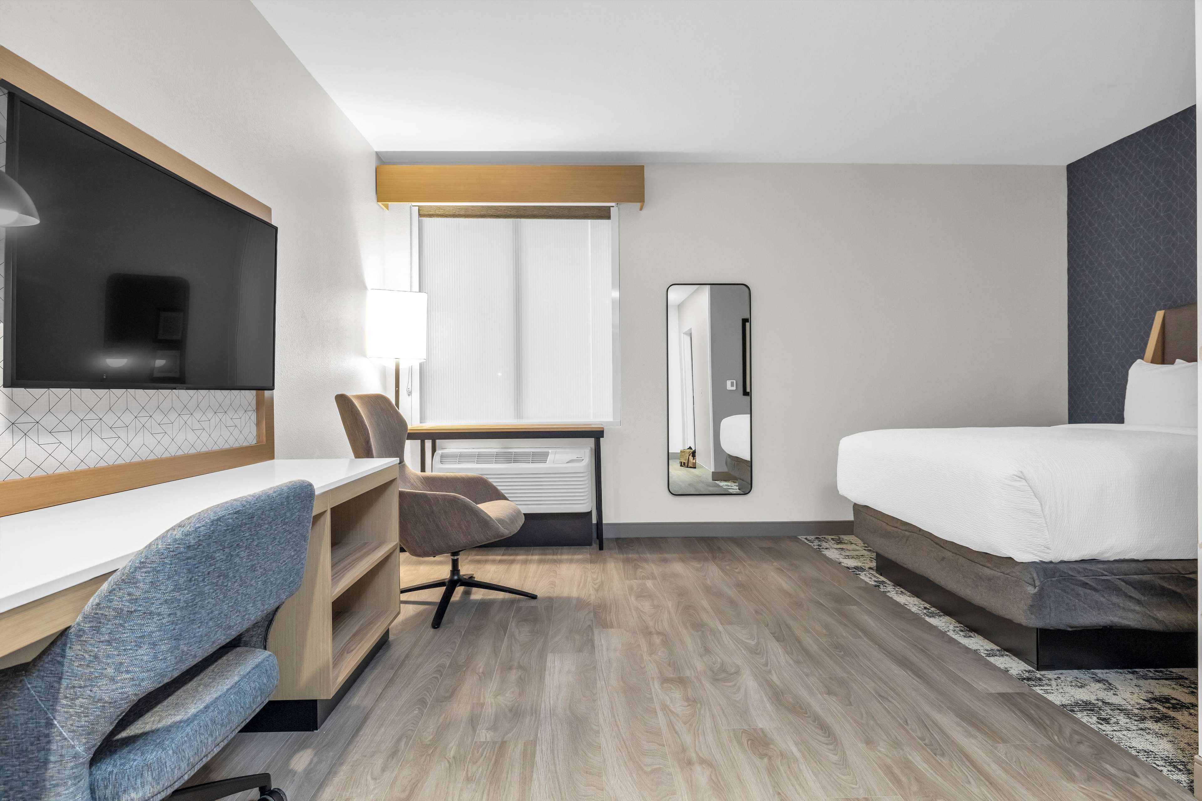 La Quinta Inn & Suites by Wyndham San Jose Airport-Downtown La Quinta Inn & Suites by Wyndham San Jose Airport-Downtown