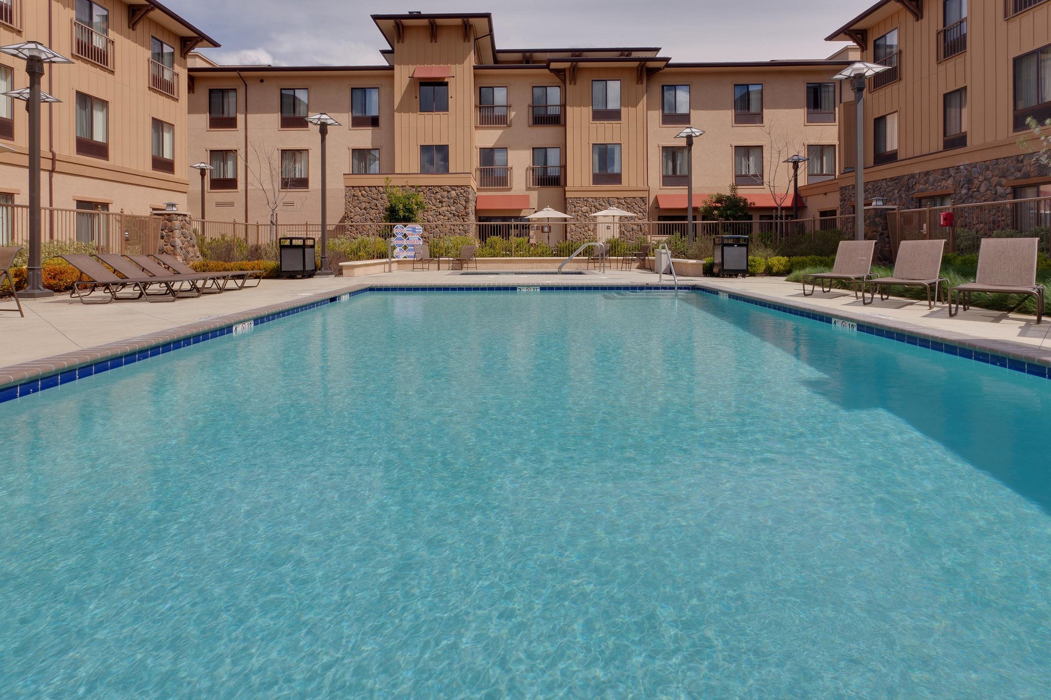 Hampton Inn & Suites Windsor- Sonoma Wine Country Hampton Inn & Suites Windsor- Sonoma Wine Country