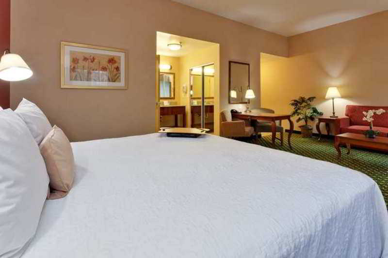Hampton Inn & Suites Windsor- Sonoma Wine Country Hampton Inn & Suites Windsor- Sonoma Wine Country