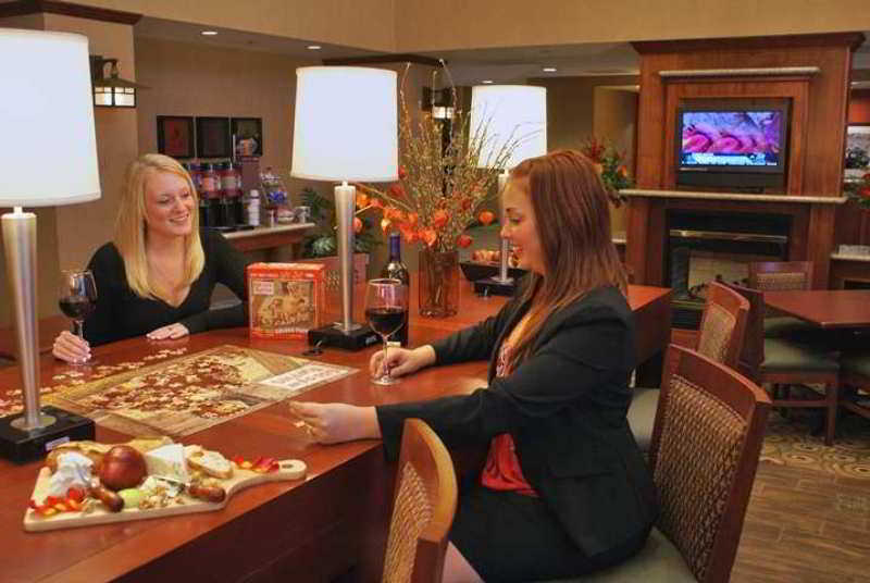 Hampton Inn & Suites Windsor- Sonoma Wine Country Hampton Inn & Suites Windsor- Sonoma Wine Country