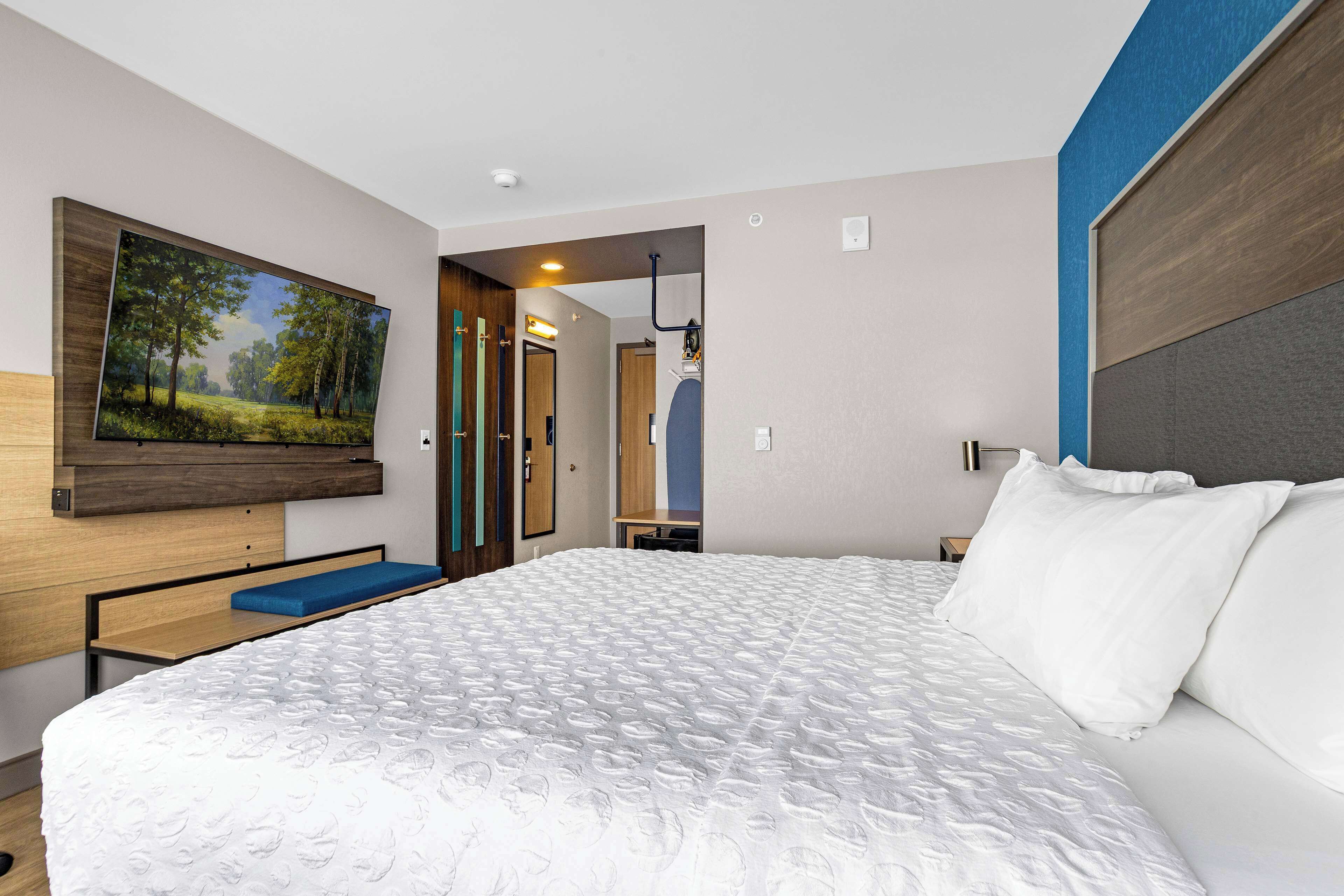 Tru by Hilton Colorado Springs Airport Tru by Hilton Colorado Springs Airport