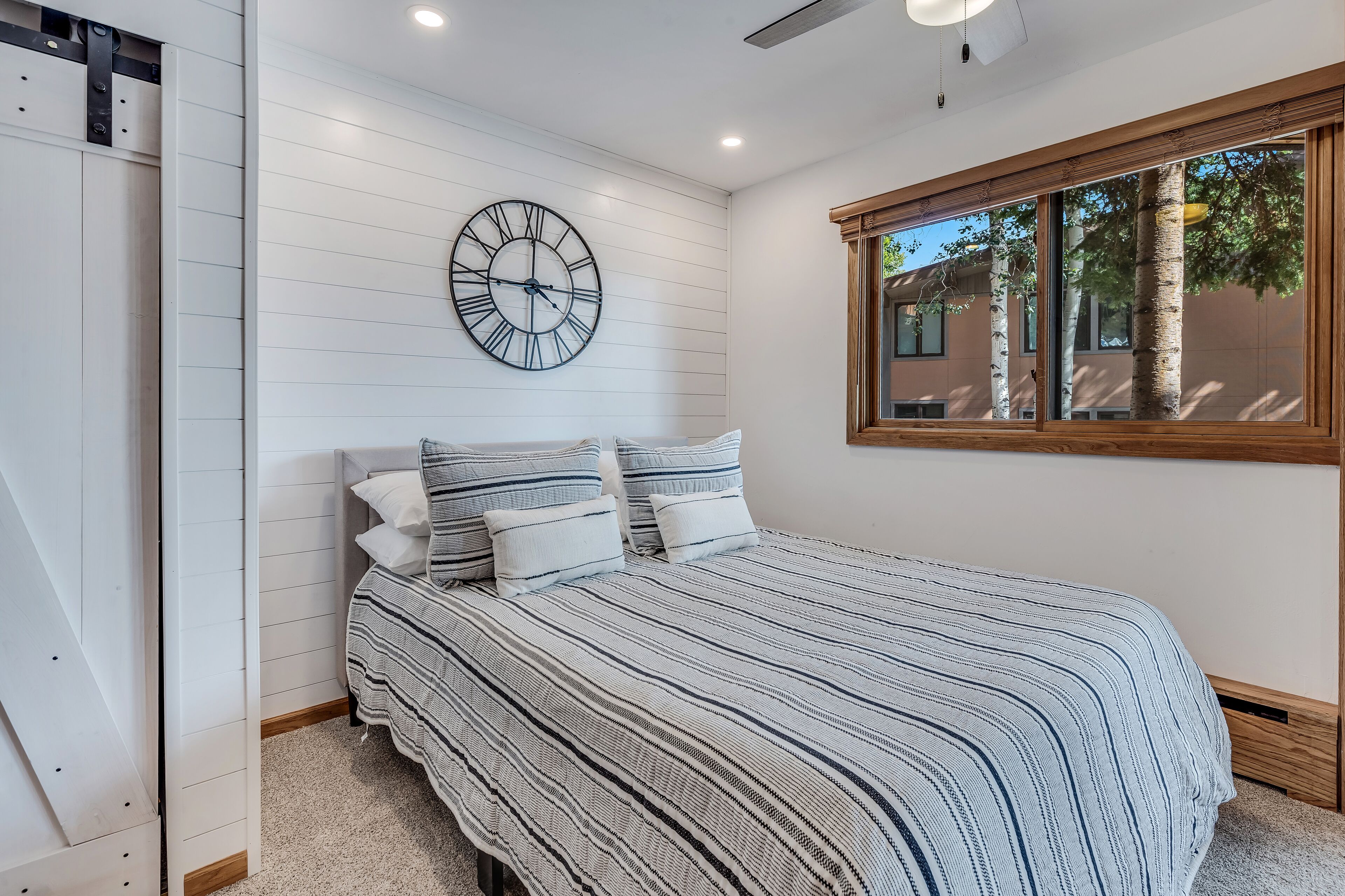 Laurelwood Condominiums Laurelwood Condominiums