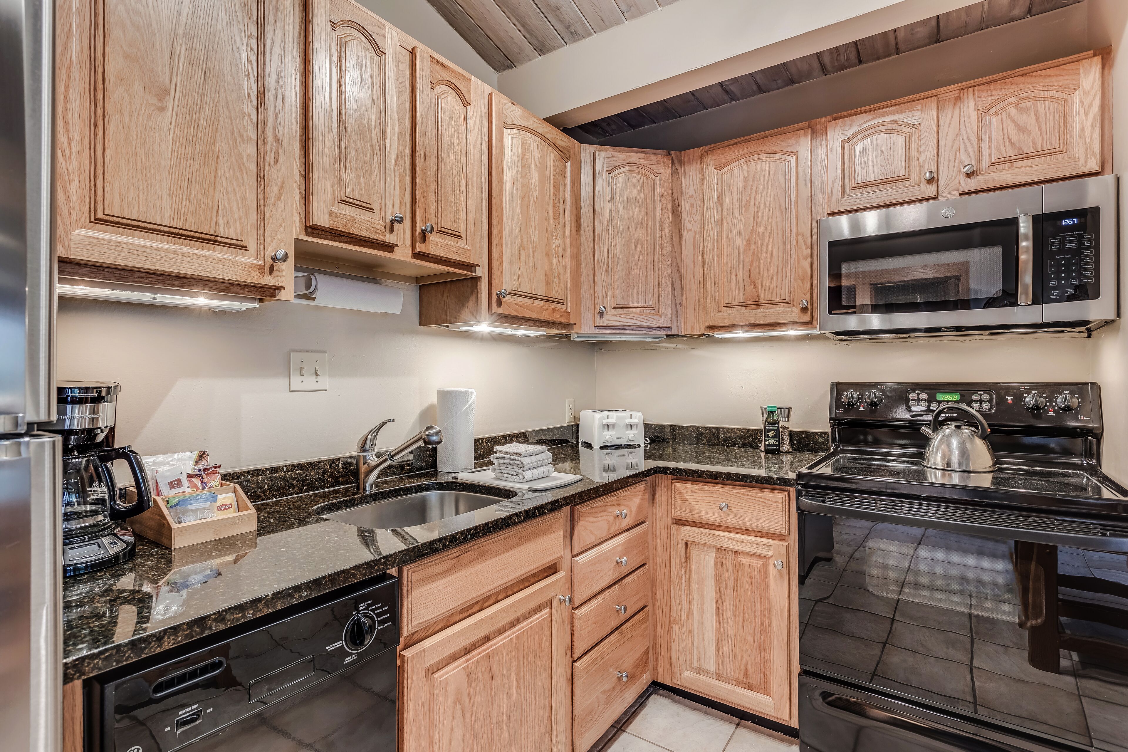 Laurelwood Condominiums Laurelwood Condominiums