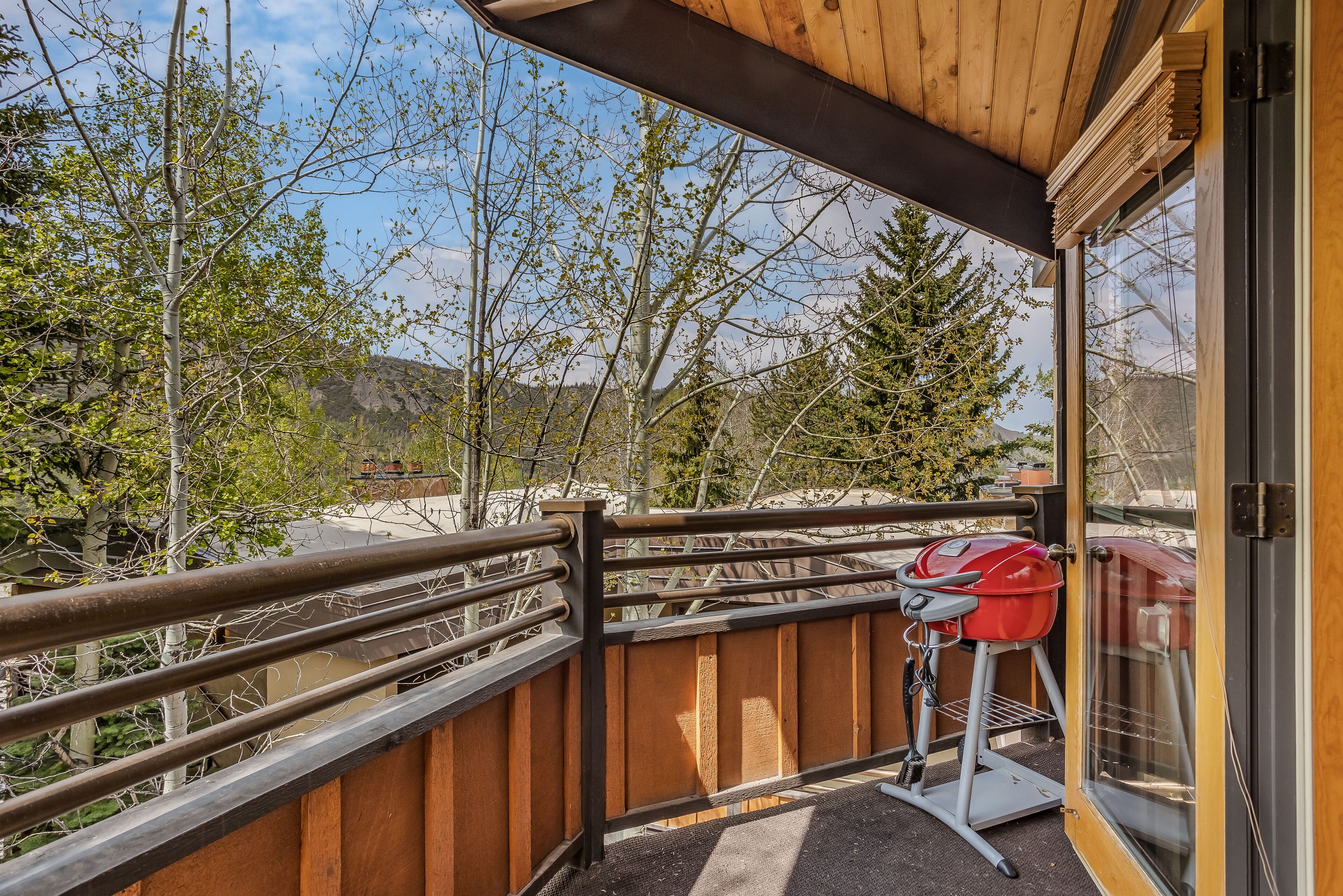Laurelwood Condominiums Laurelwood Condominiums