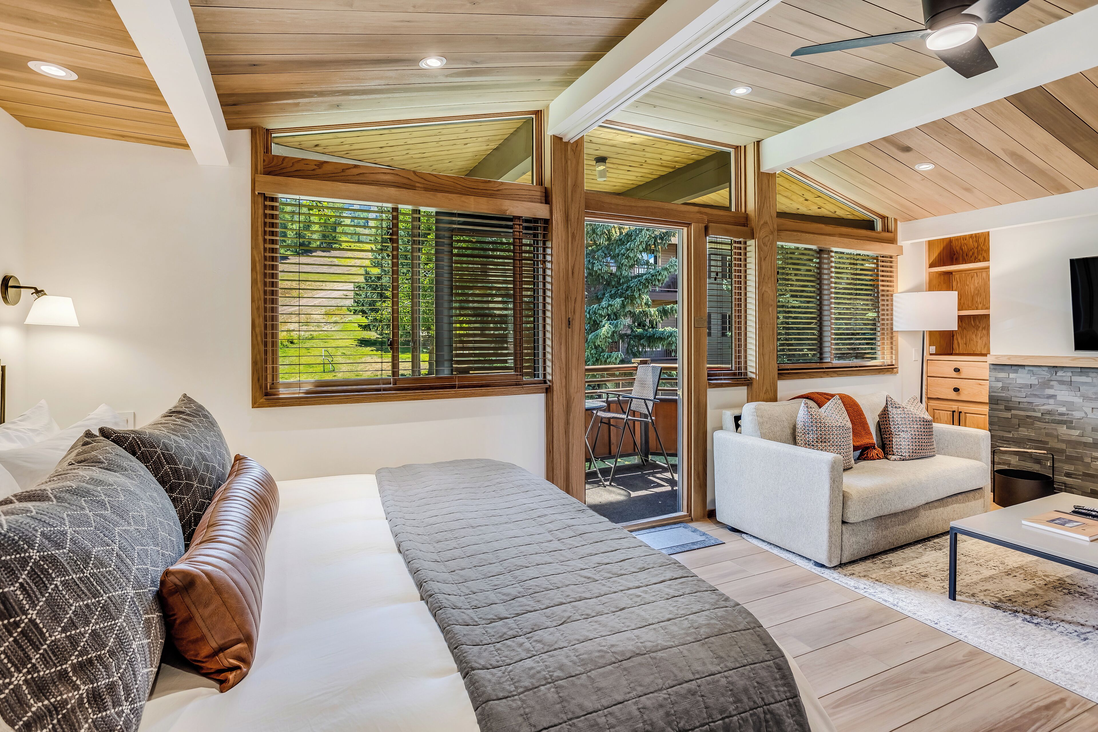 Laurelwood Condominiums Laurelwood Condominiums