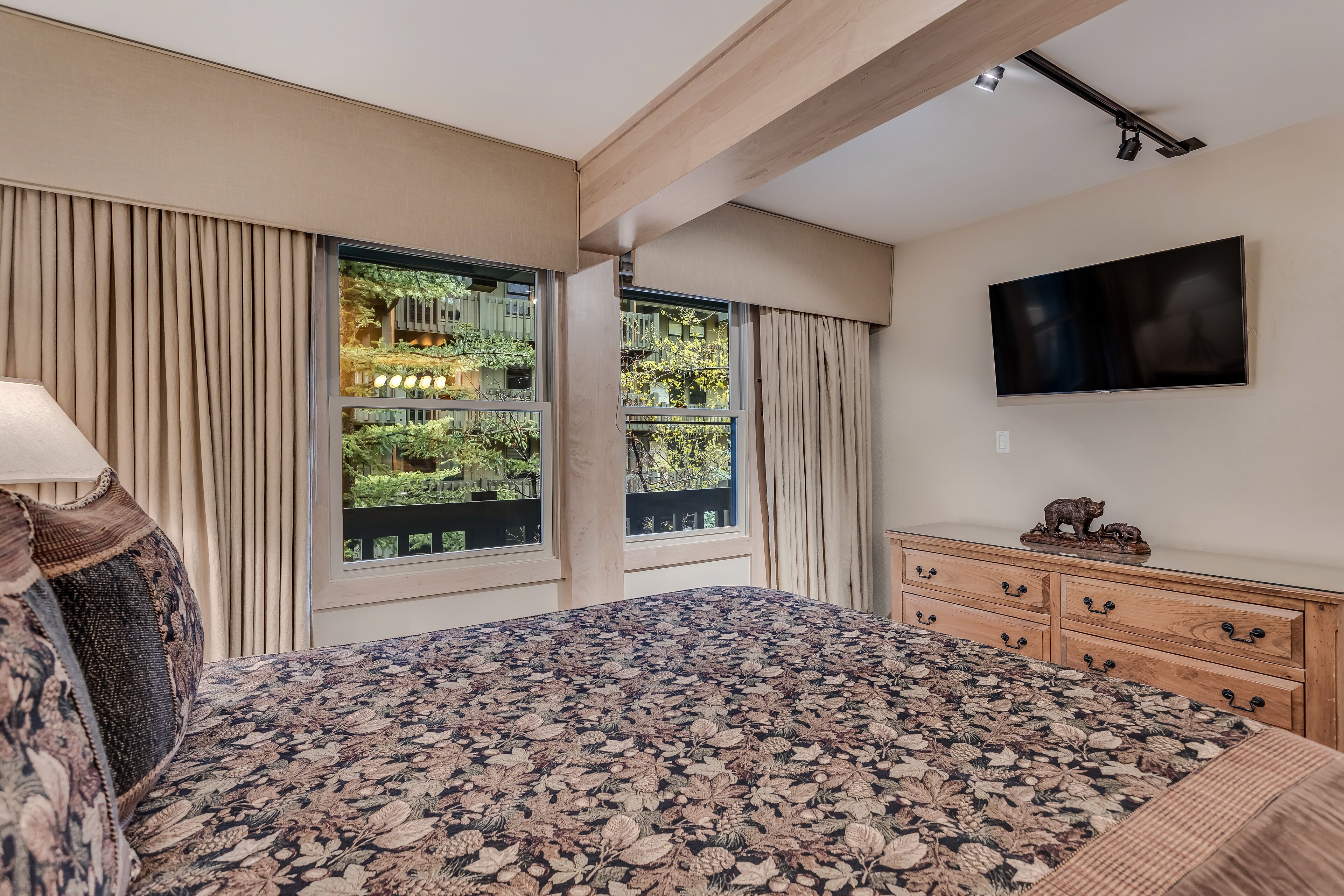 Laurelwood Condominiums Laurelwood Condominiums