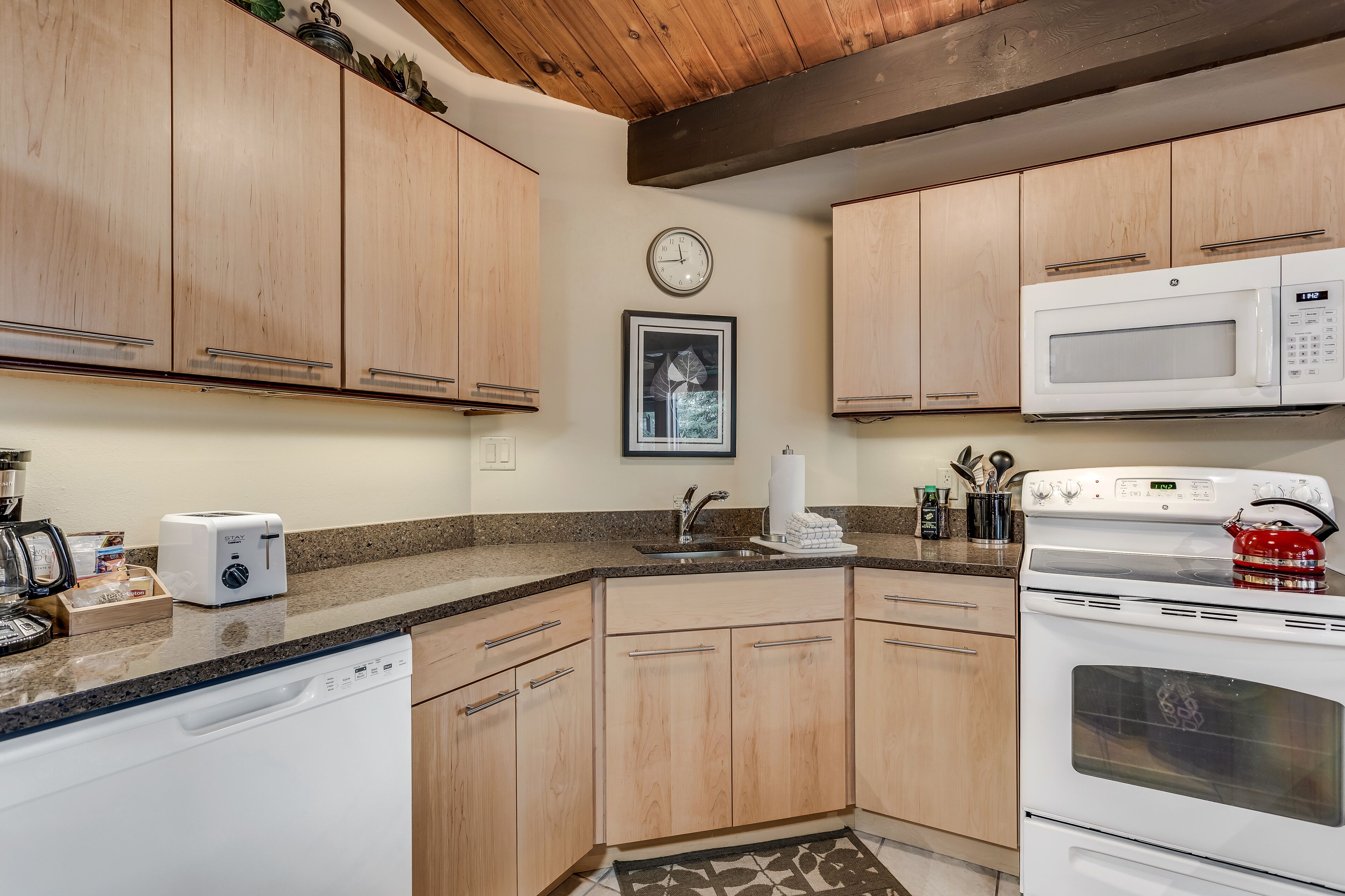 Laurelwood Condominiums Laurelwood Condominiums