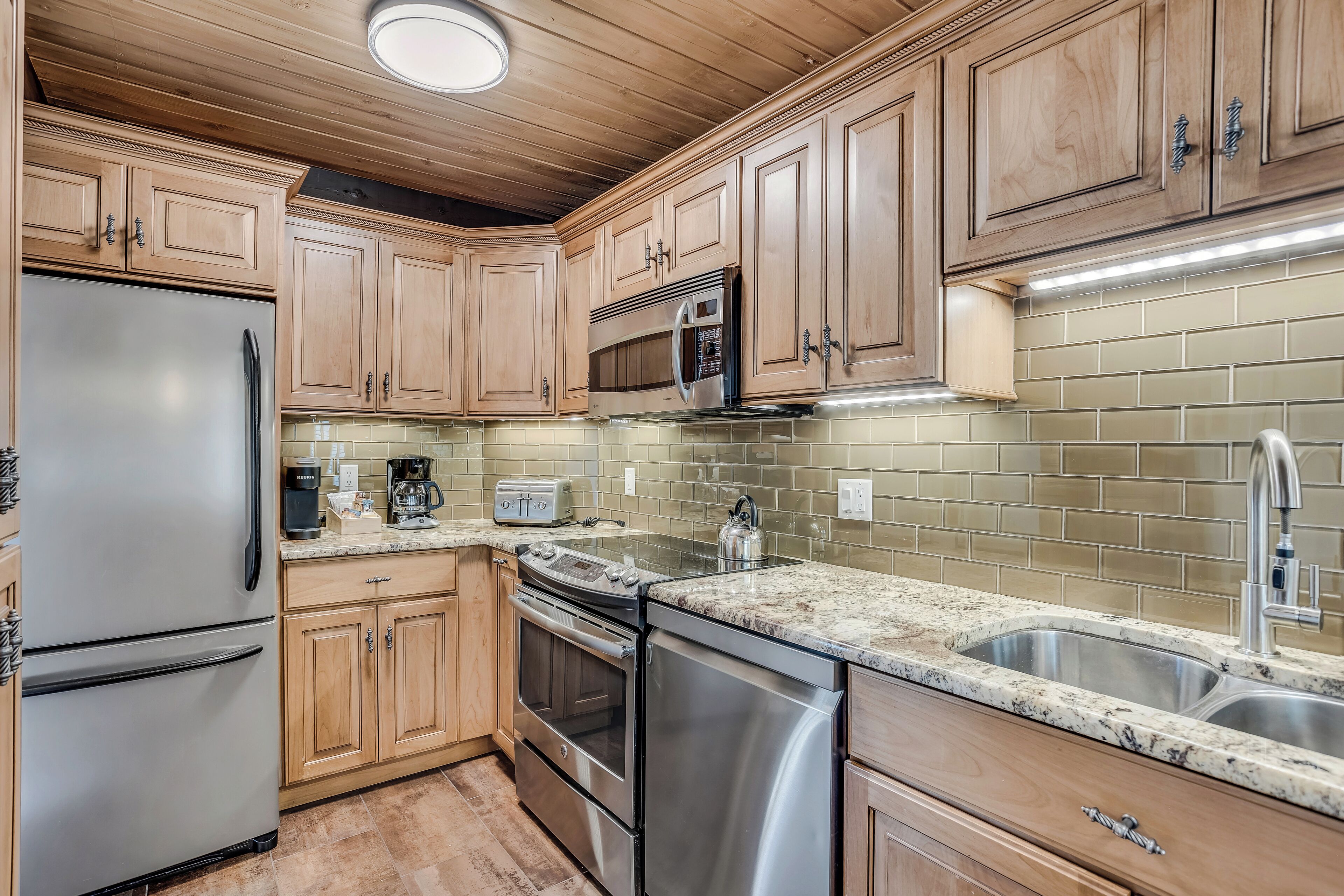 Laurelwood Condominiums Laurelwood Condominiums