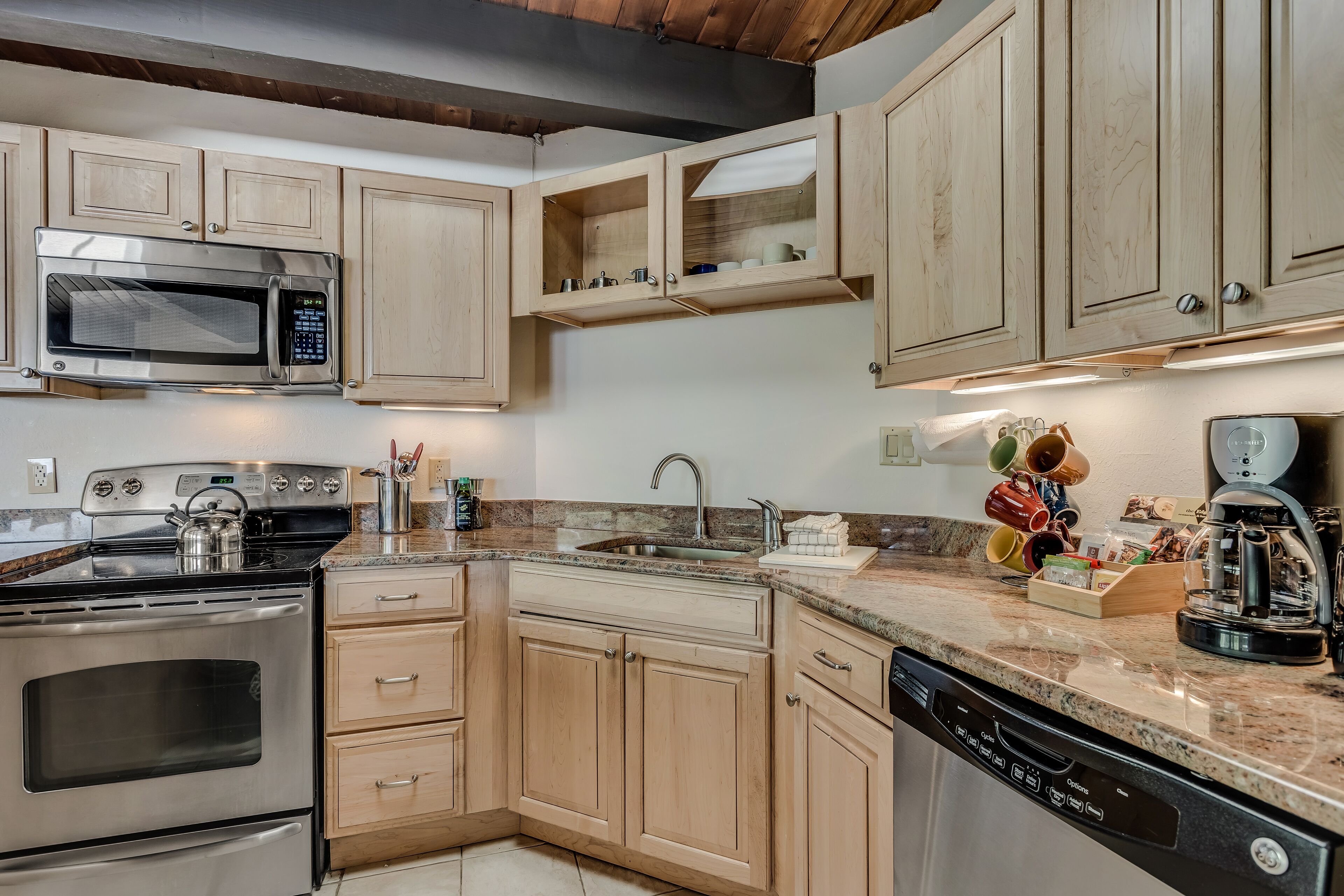 Laurelwood Condominiums Laurelwood Condominiums