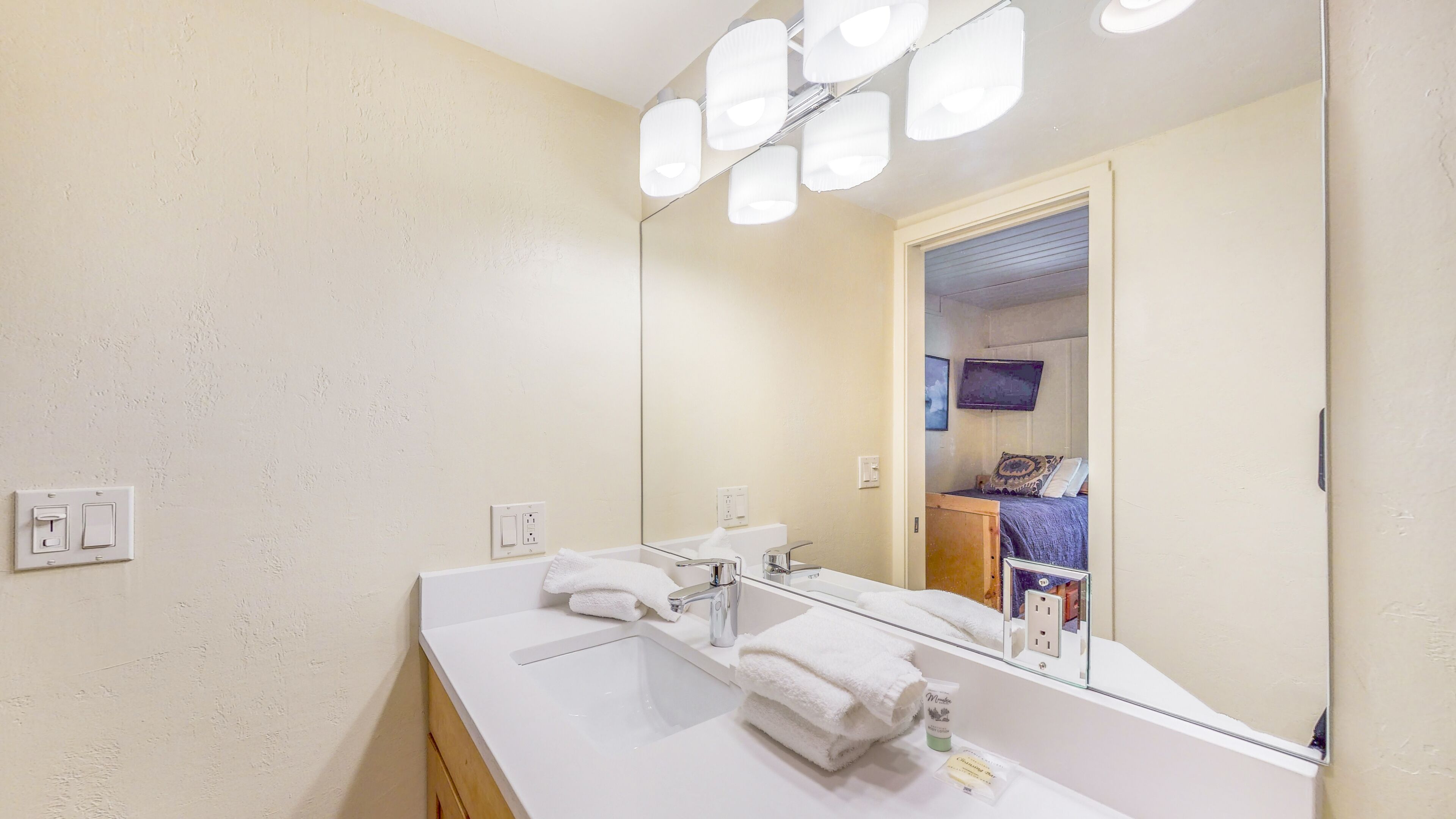 Laurelwood Condominiums Laurelwood Condominiums