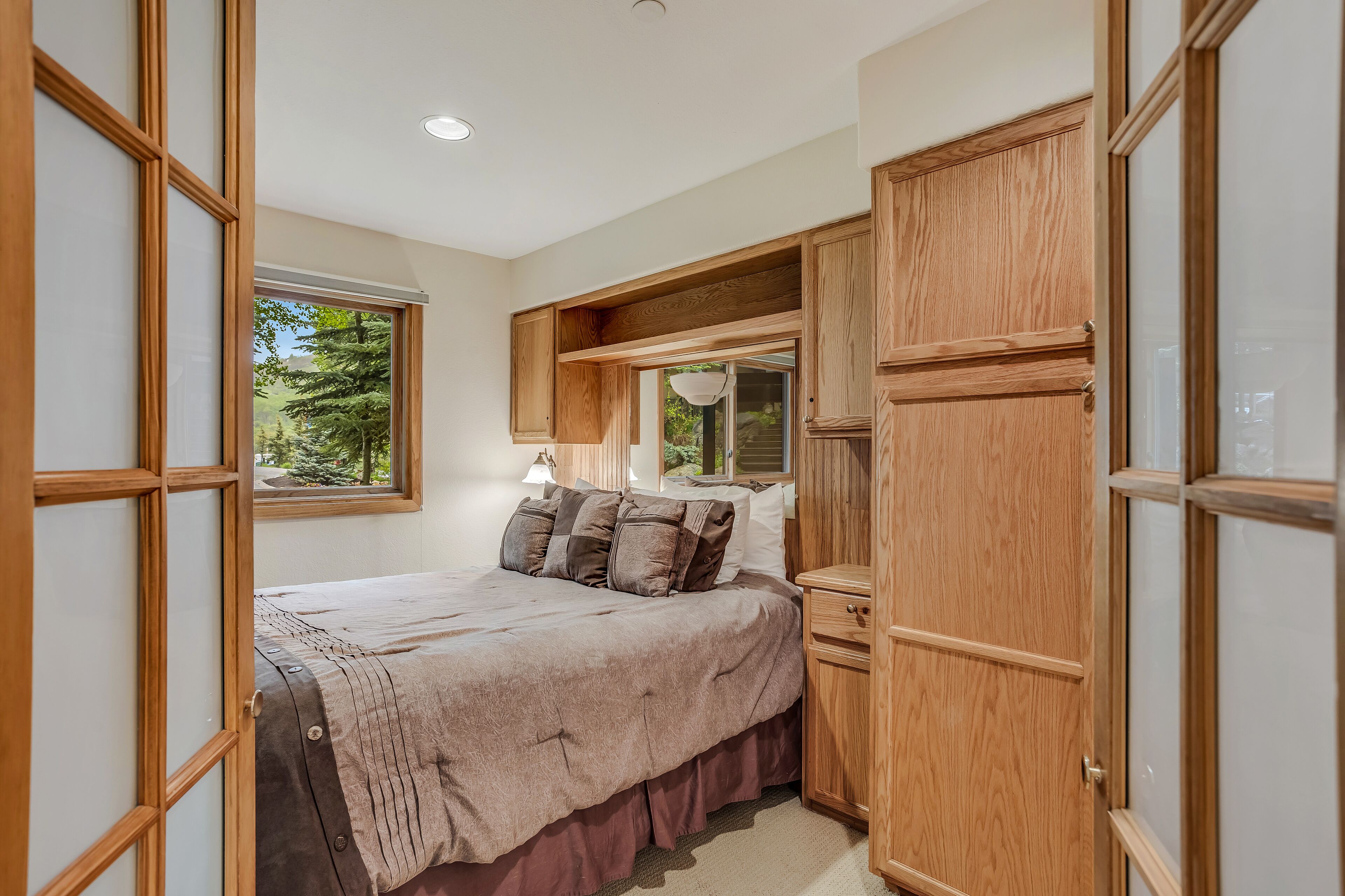 Laurelwood Condominiums Laurelwood Condominiums