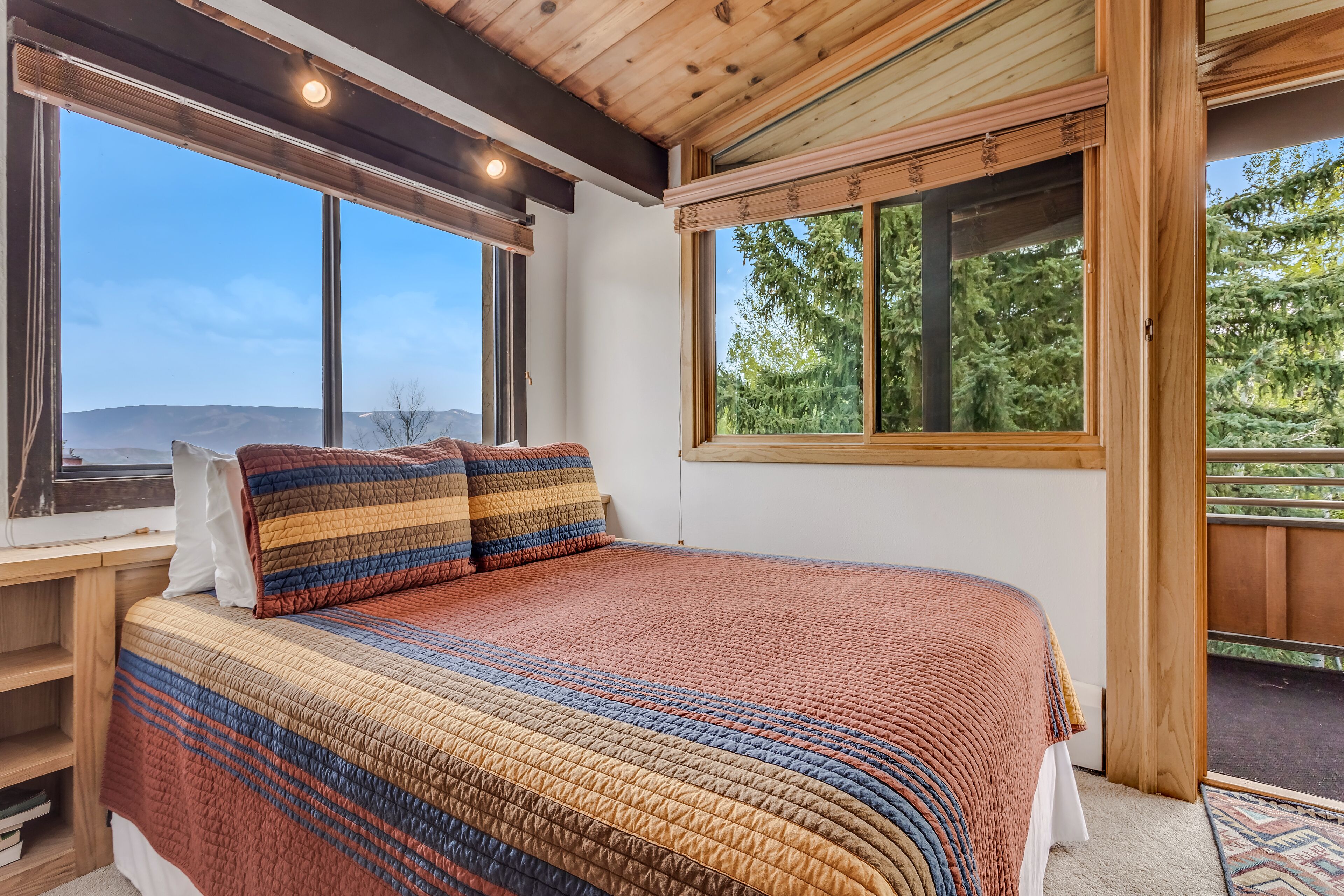 Laurelwood Condominiums Laurelwood Condominiums