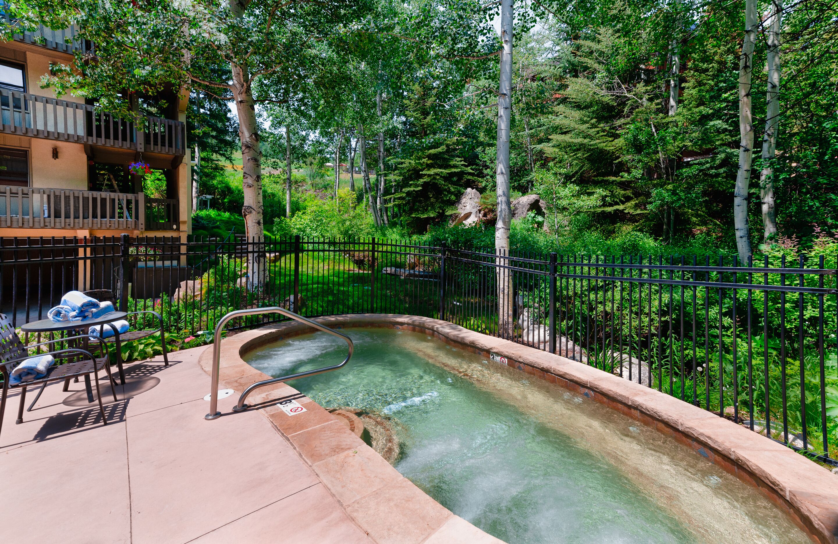 Laurelwood Condominiums Laurelwood Condominiums