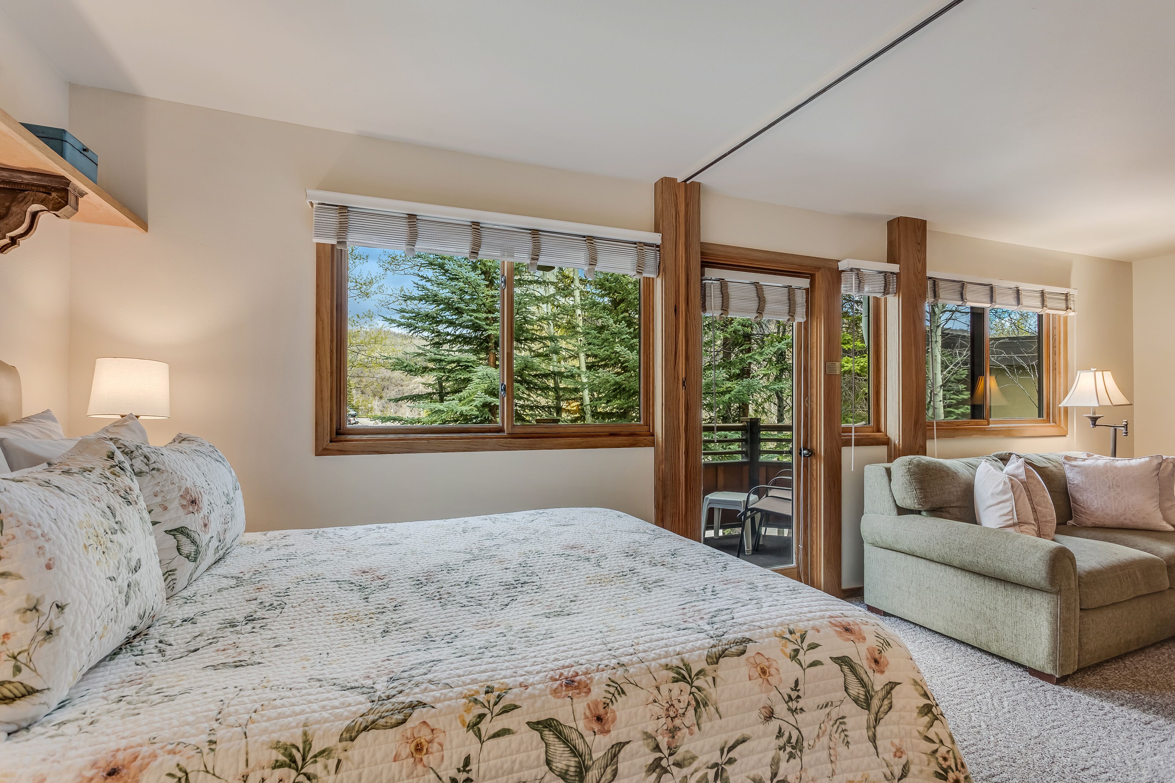 Laurelwood Condominiums Laurelwood Condominiums