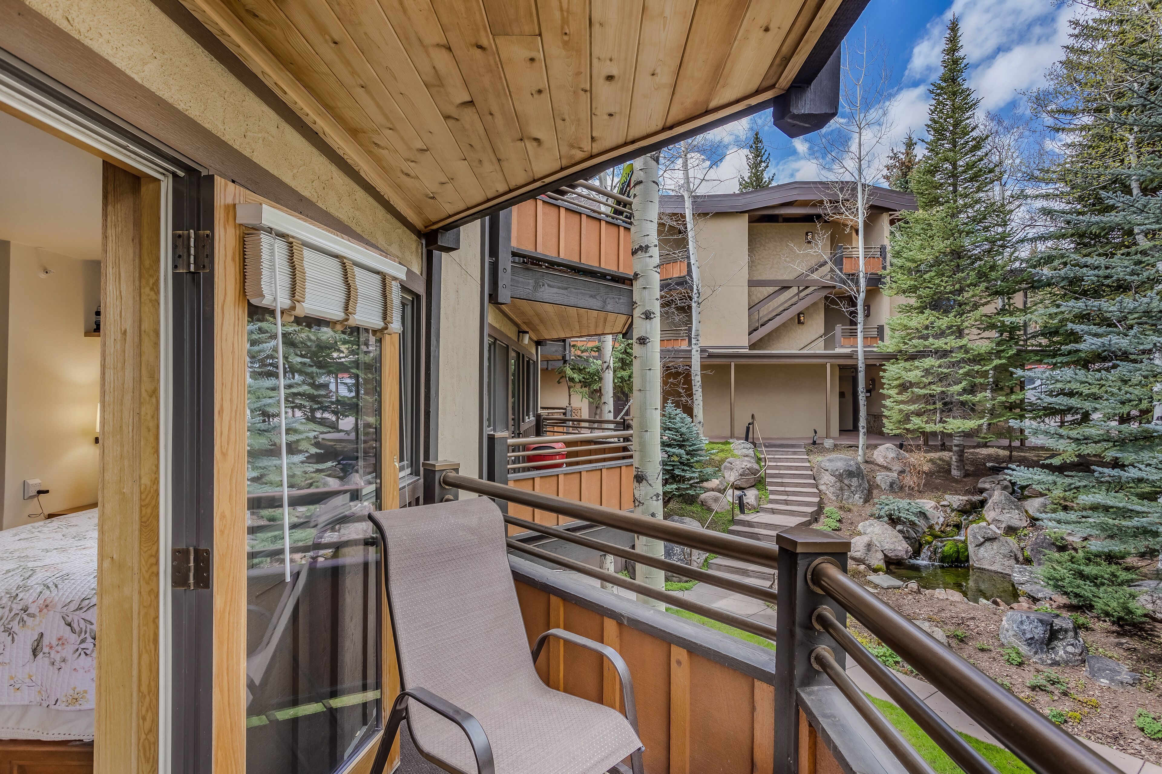 Laurelwood Condominiums Laurelwood Condominiums