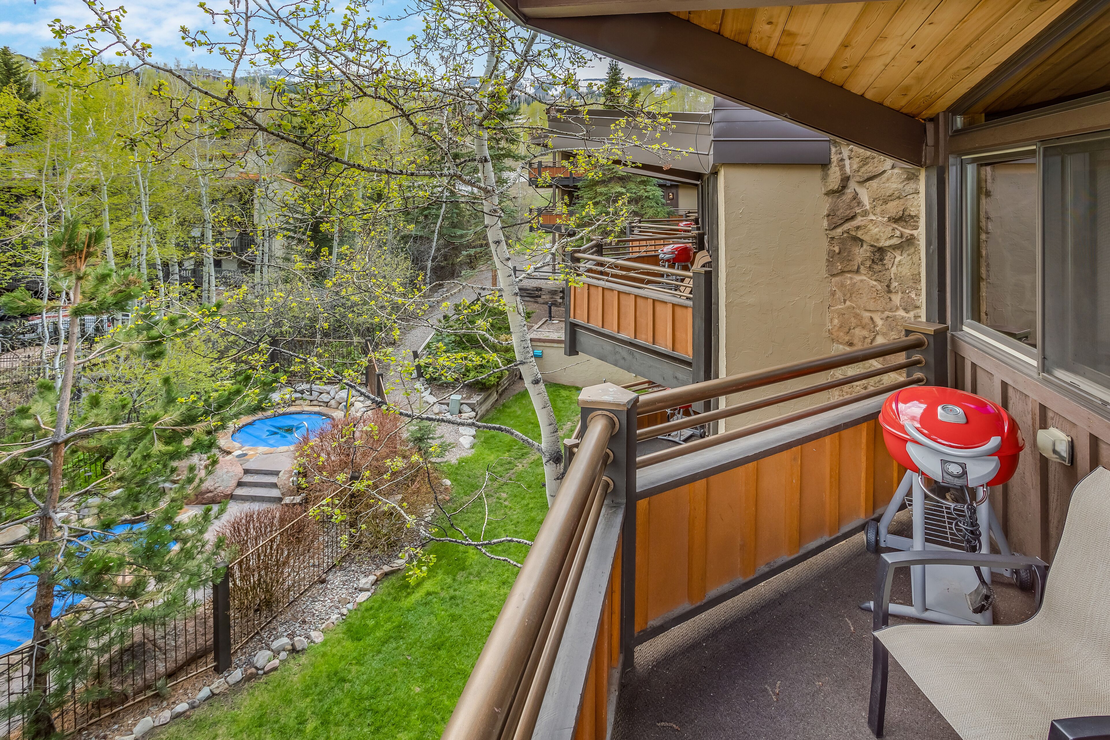 Laurelwood Condominiums Laurelwood Condominiums