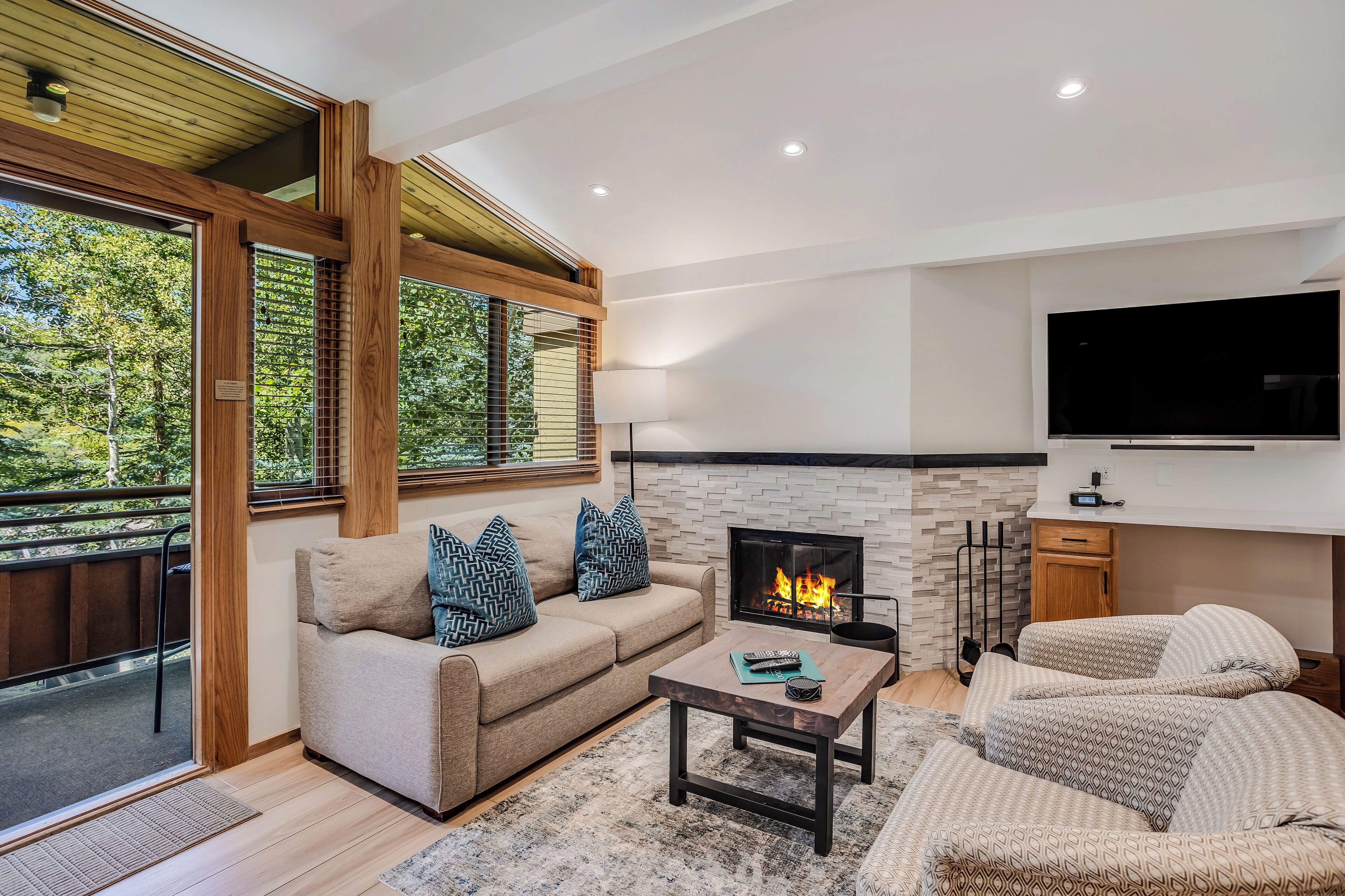 Laurelwood Condominiums Laurelwood Condominiums