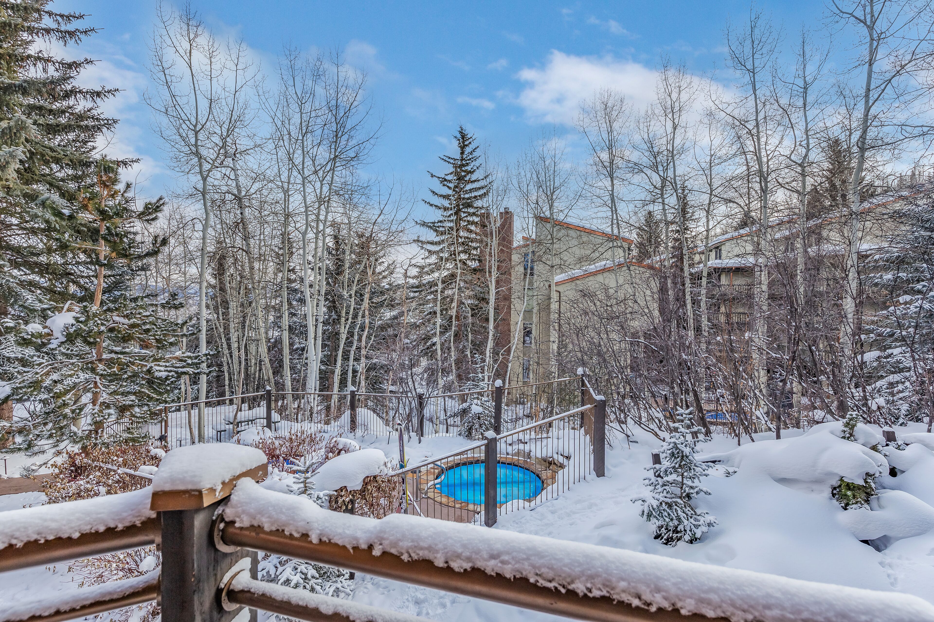Laurelwood Condominiums Laurelwood Condominiums