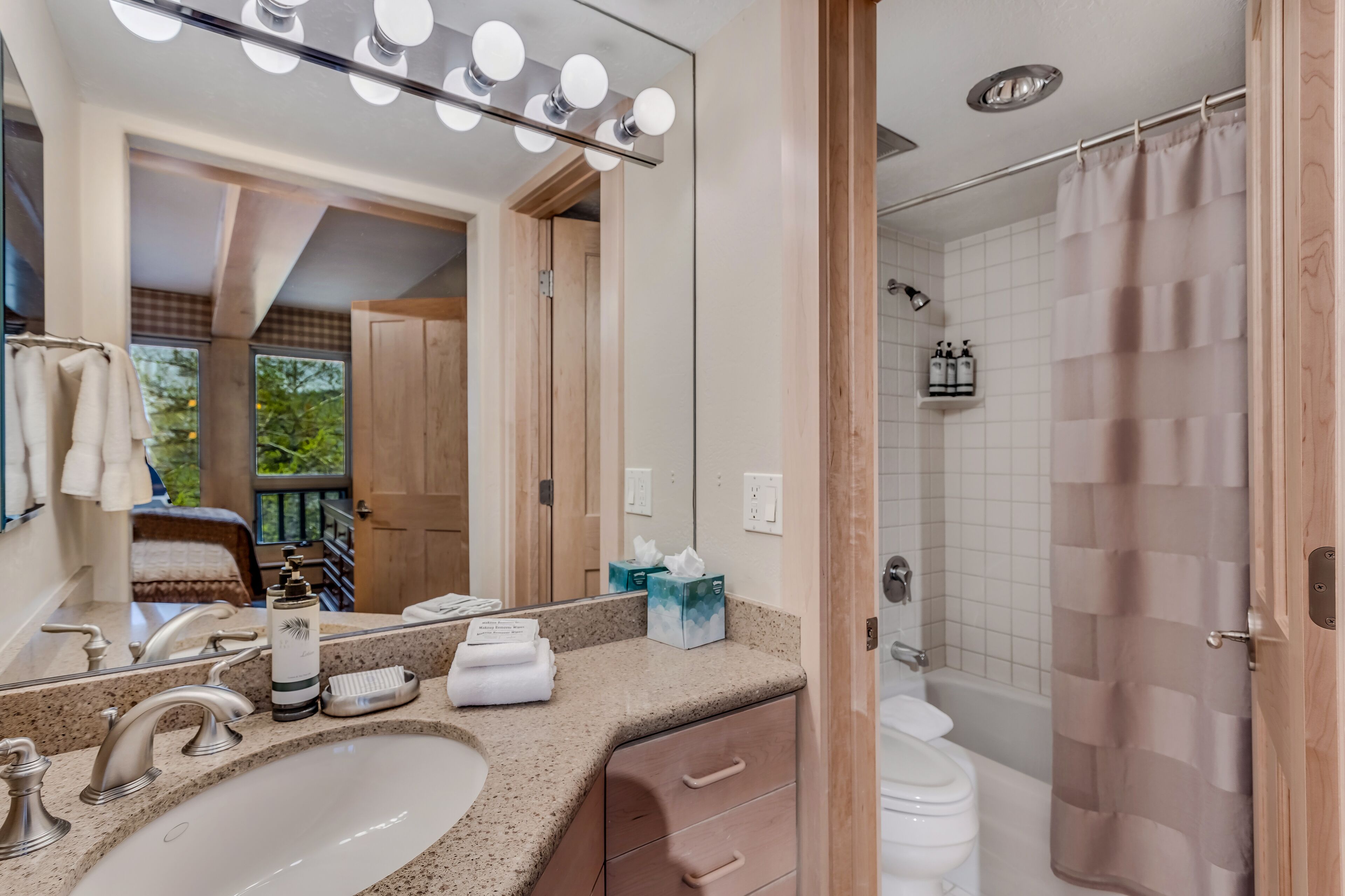 Laurelwood Condominiums Laurelwood Condominiums