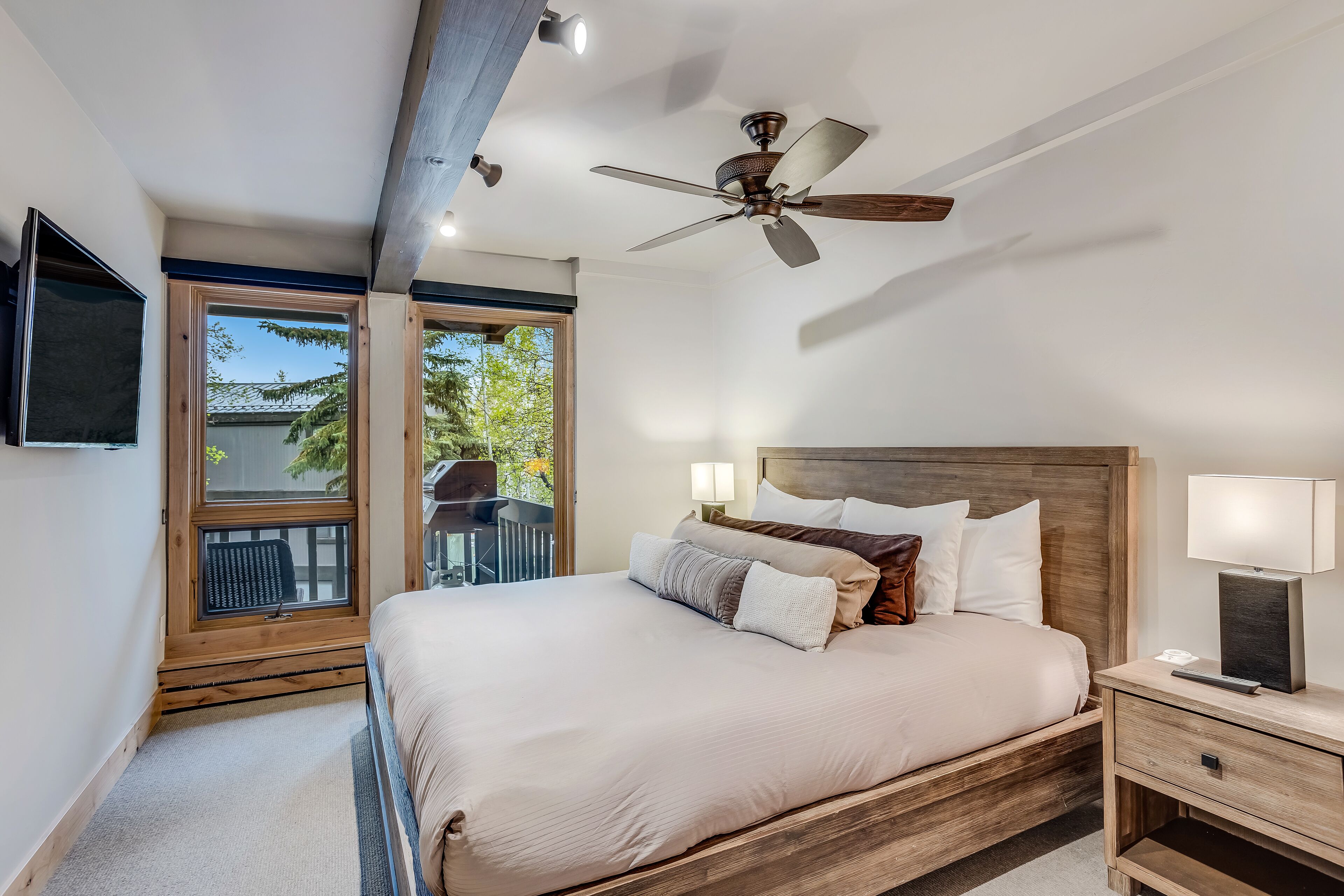Laurelwood Condominiums Laurelwood Condominiums
