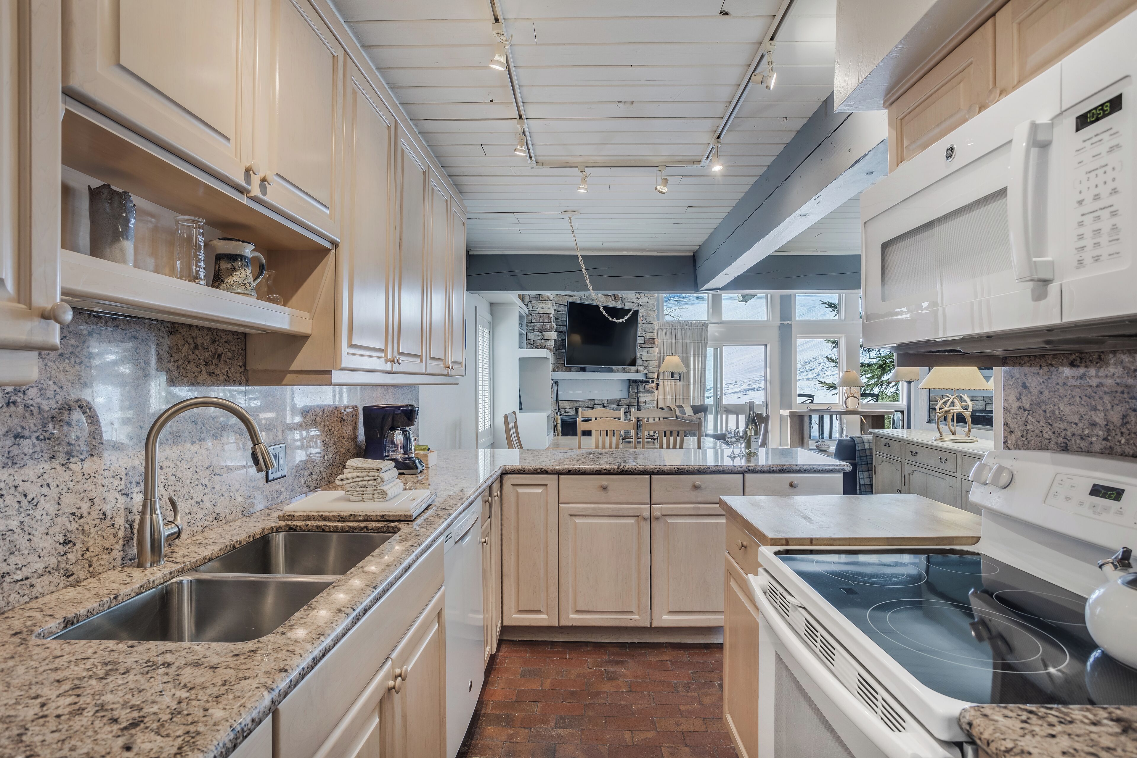 Laurelwood Condominiums Laurelwood Condominiums