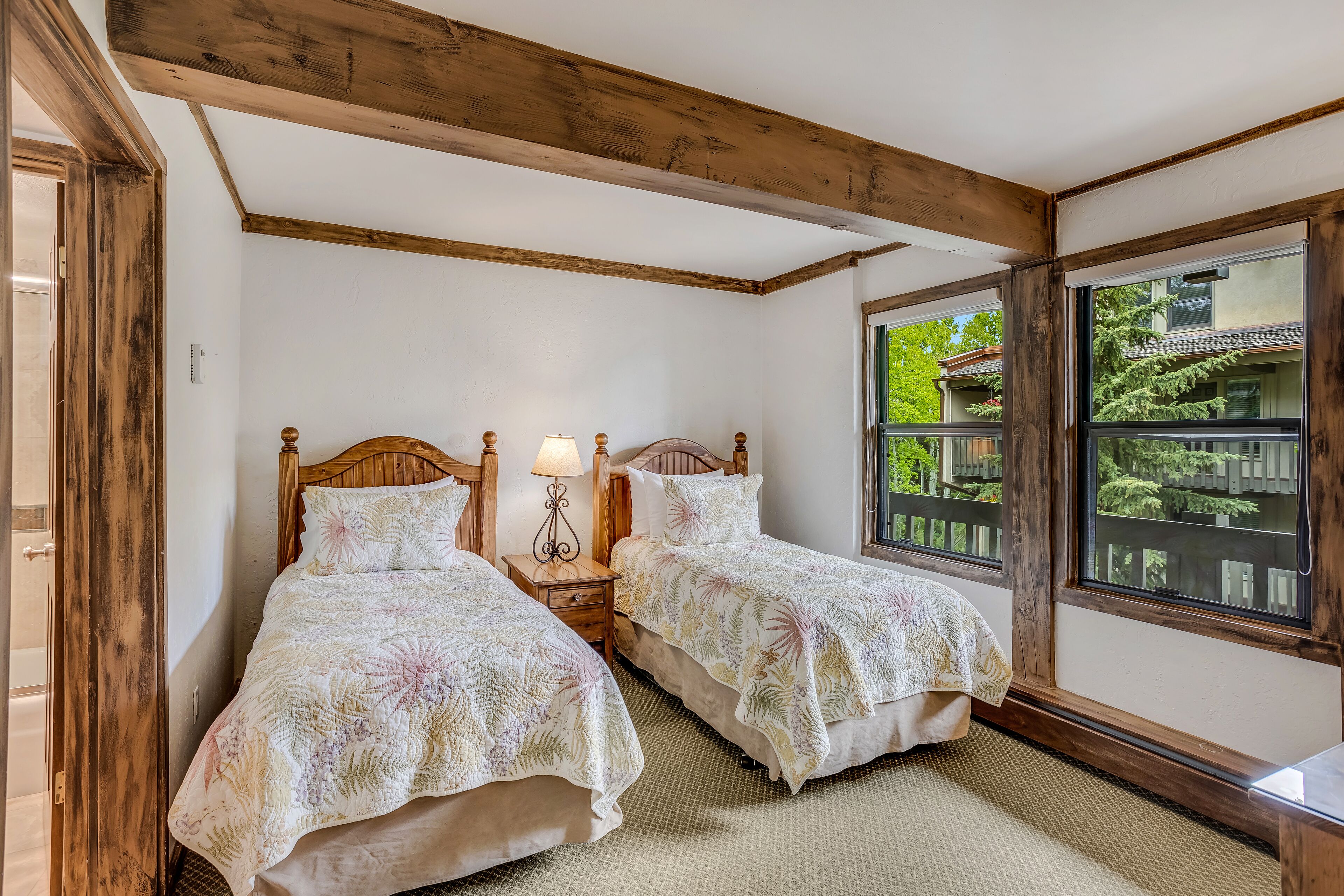 Laurelwood Condominiums Laurelwood Condominiums
