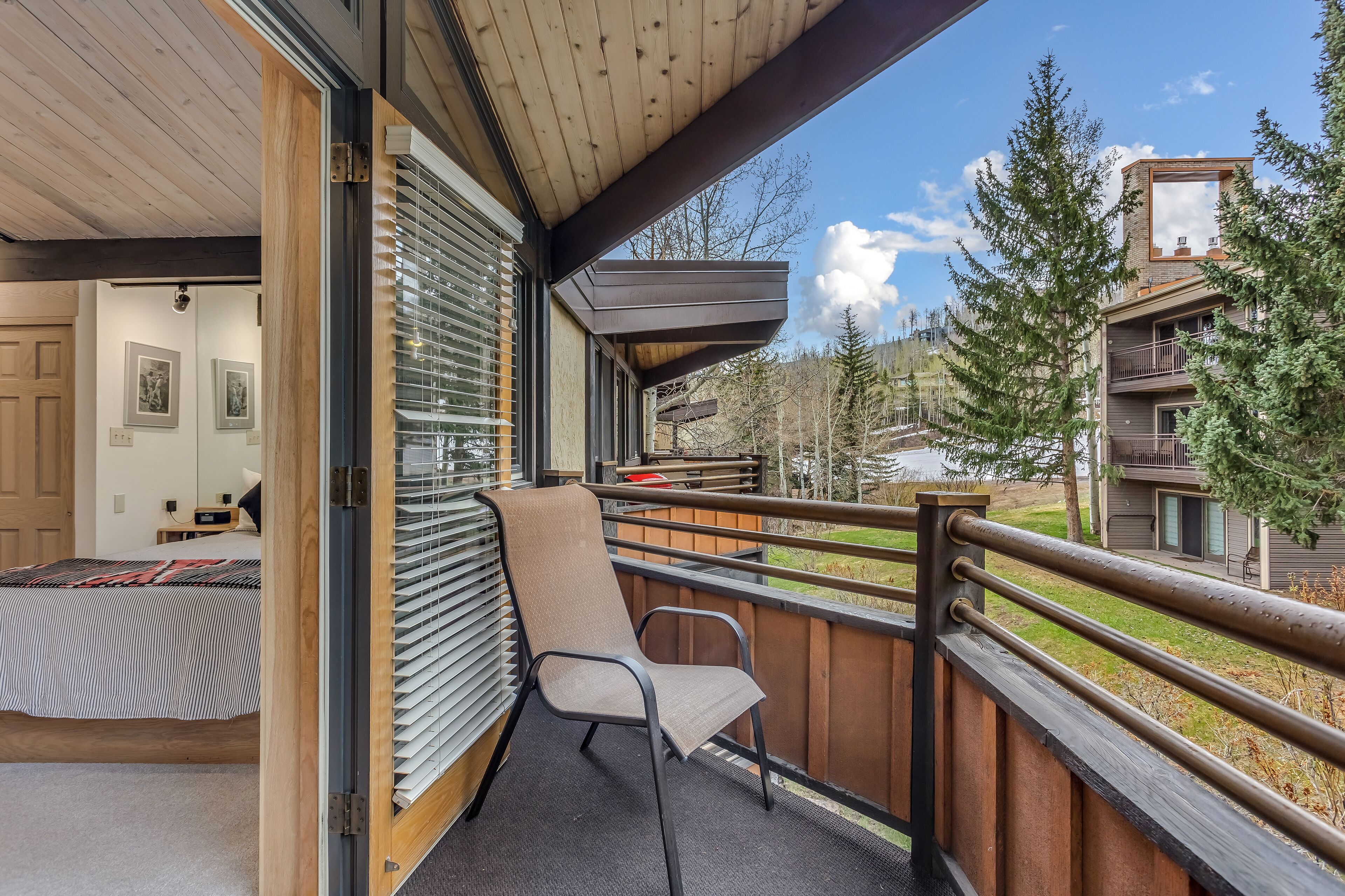 Laurelwood Condominiums Laurelwood Condominiums