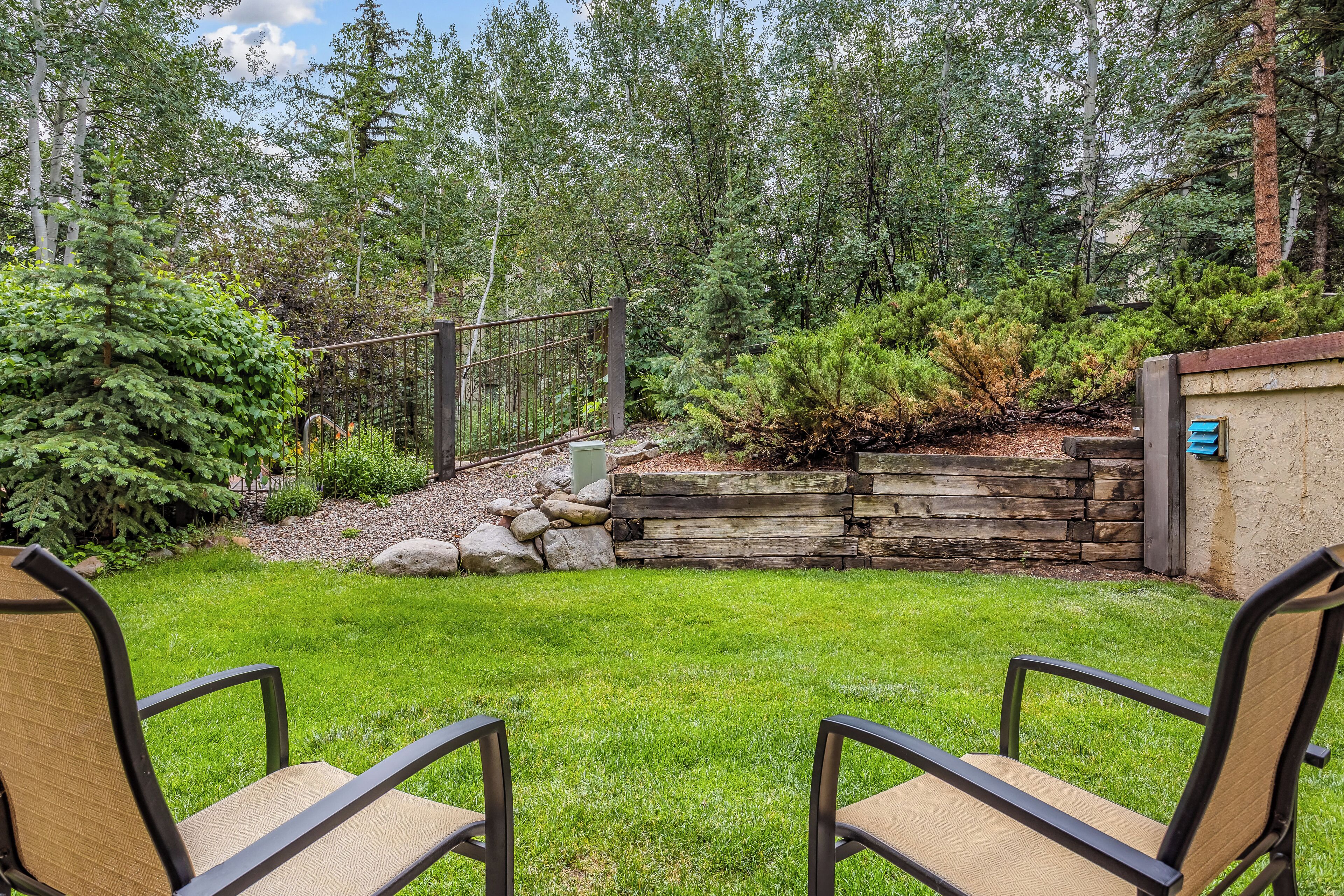Laurelwood Condominiums Laurelwood Condominiums