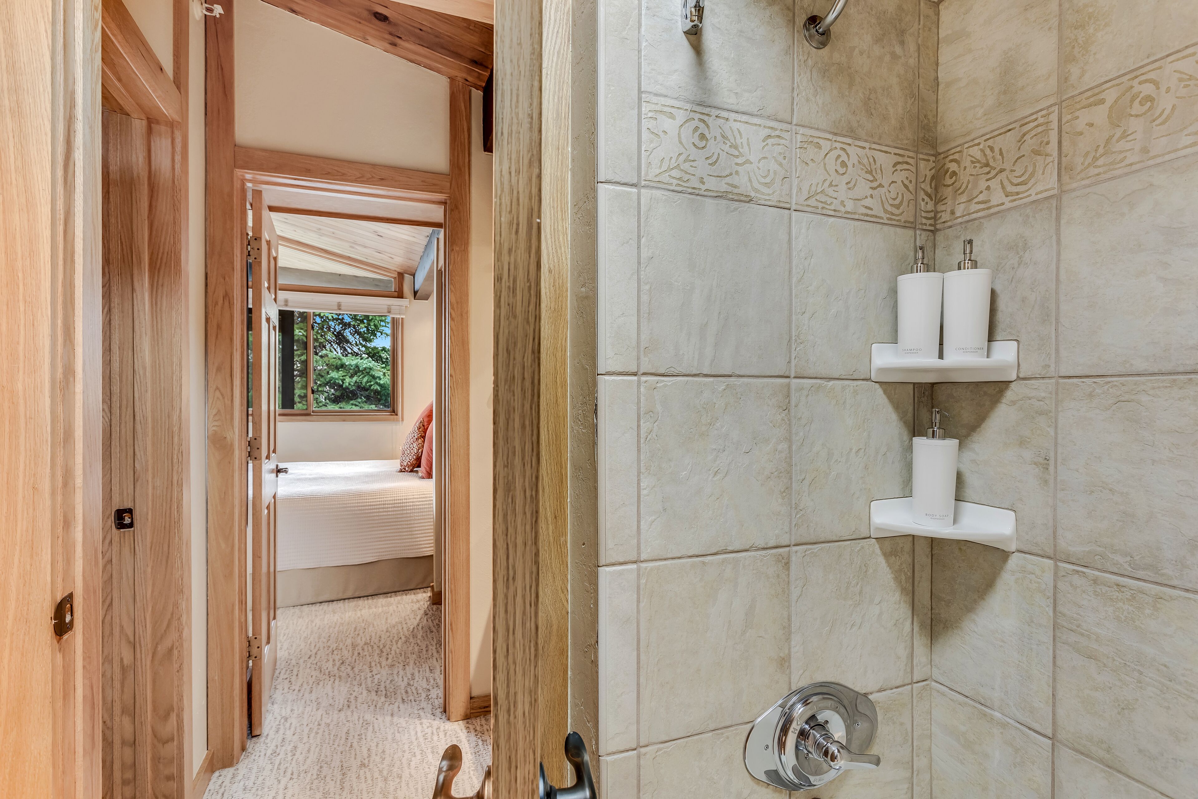 Laurelwood Condominiums Laurelwood Condominiums