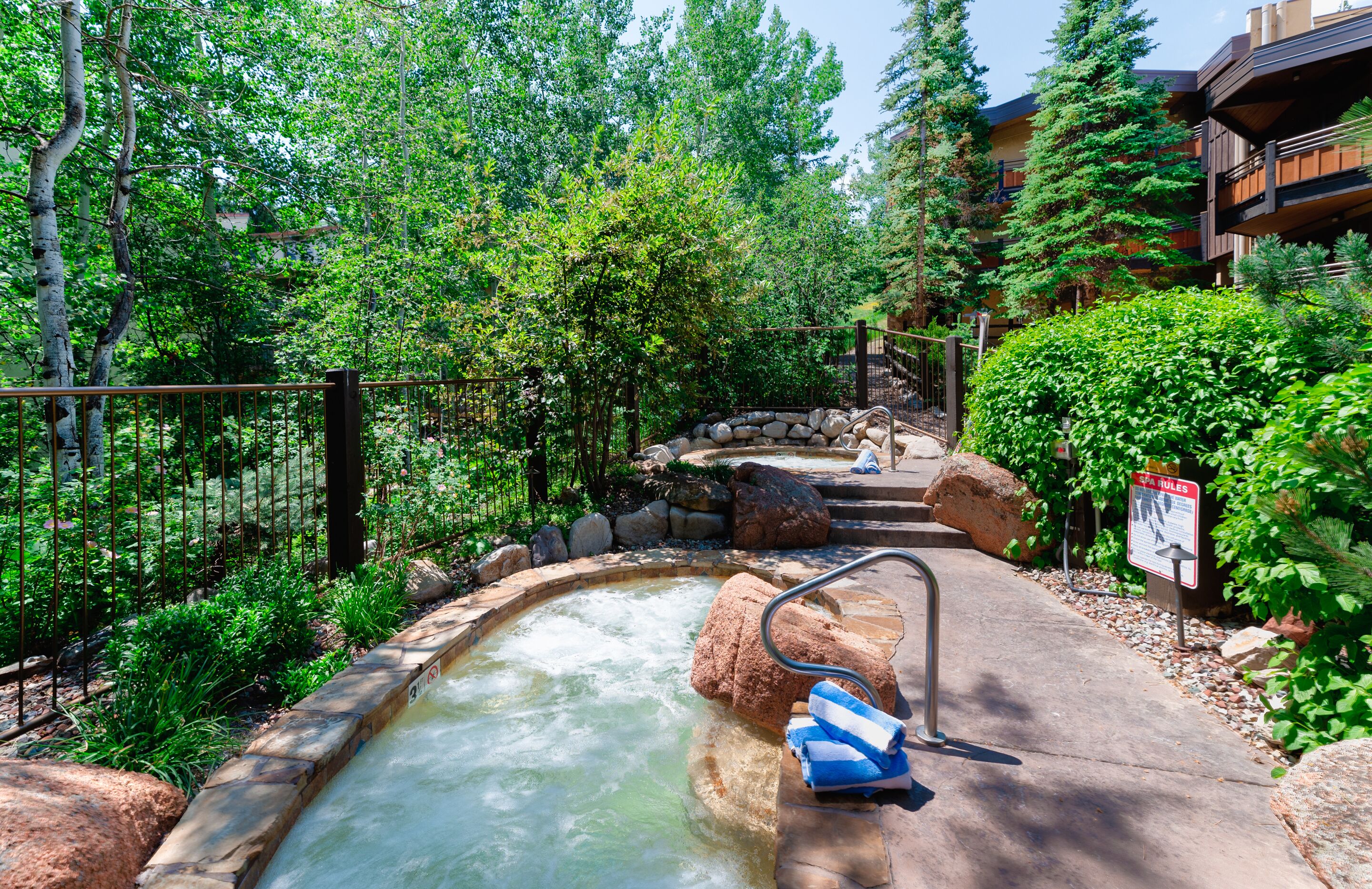 Laurelwood Condominiums Laurelwood Condominiums